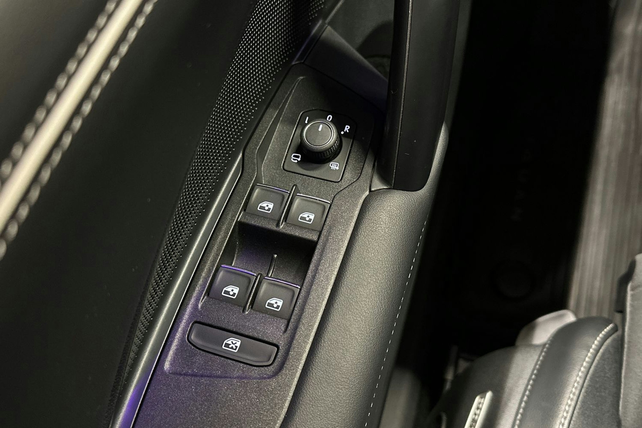 harmaa Volkswagen Tiguan 2024 kuva 34.
