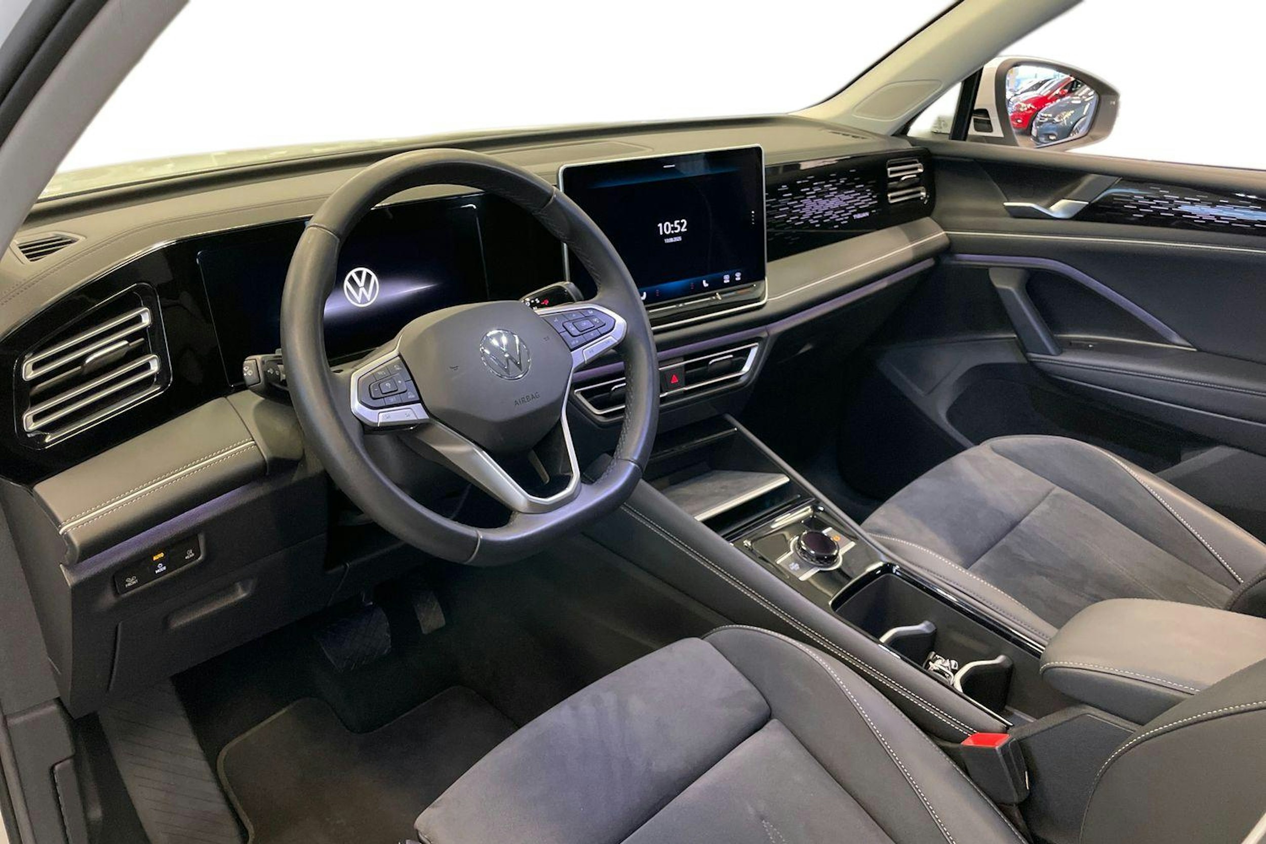 valkoinen Volkswagen Tiguan 2024 kuva 7.