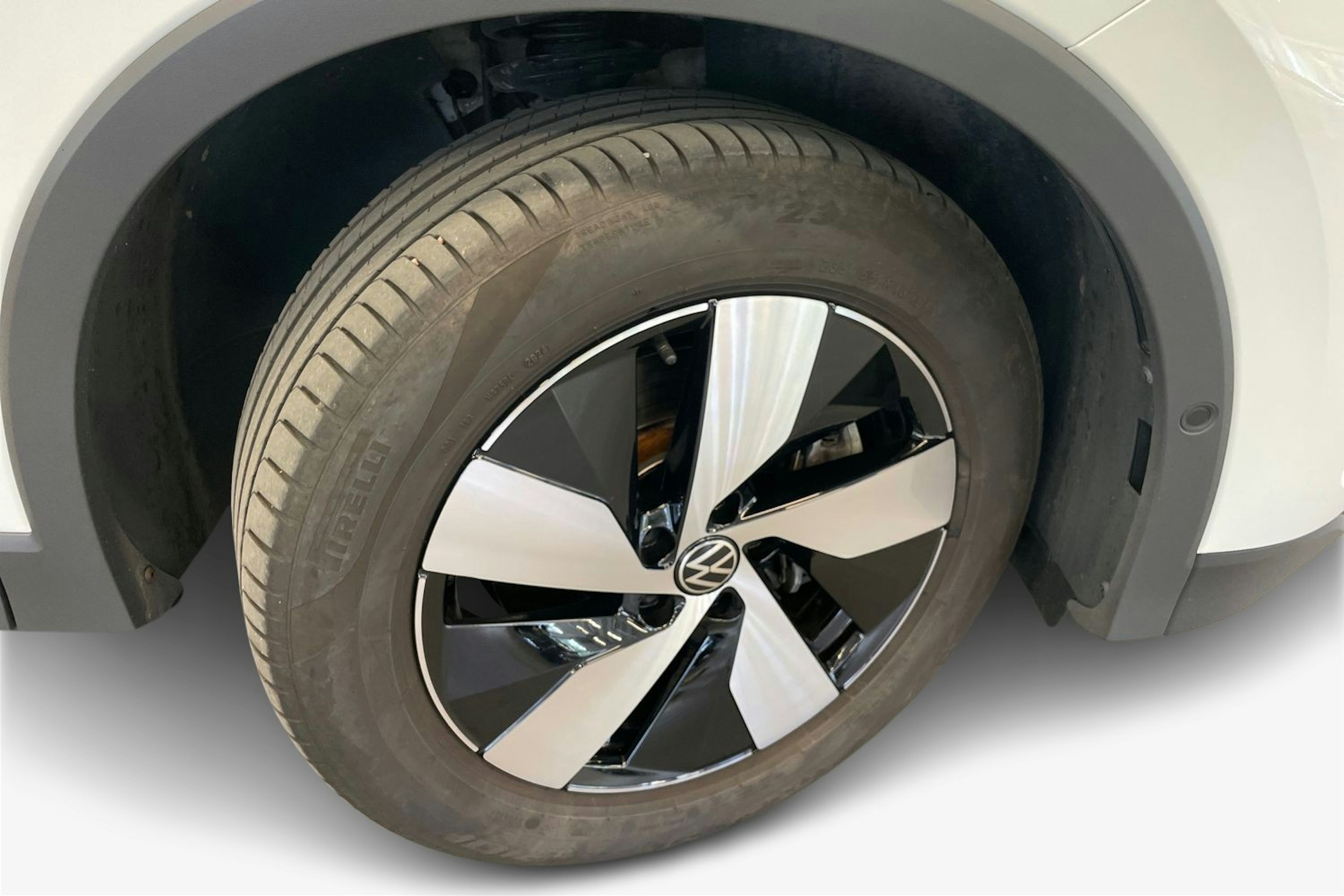 valkoinen Volkswagen Tiguan 2024 kuva 11.