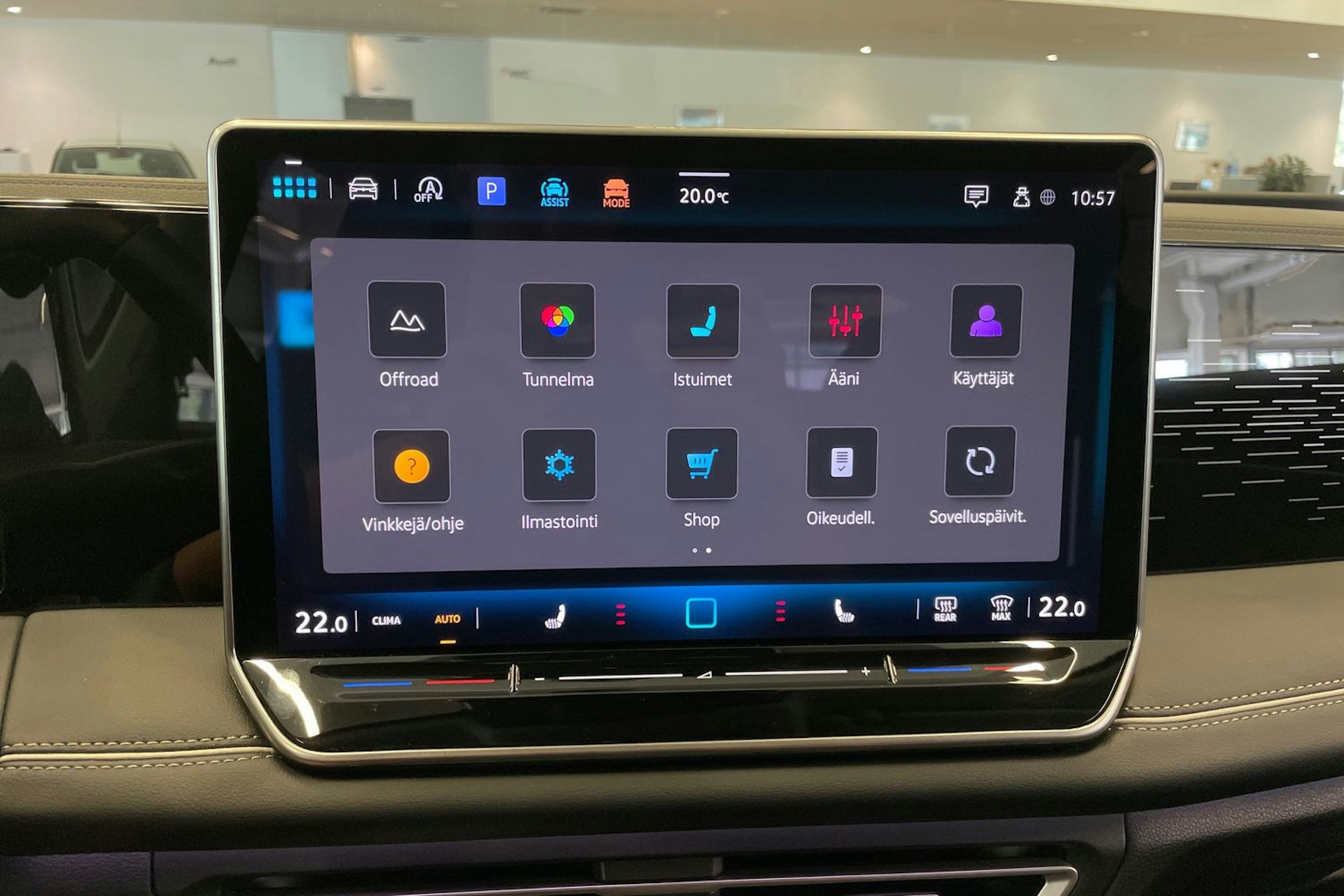 valkoinen Volkswagen Tiguan 2024 kuva 22.