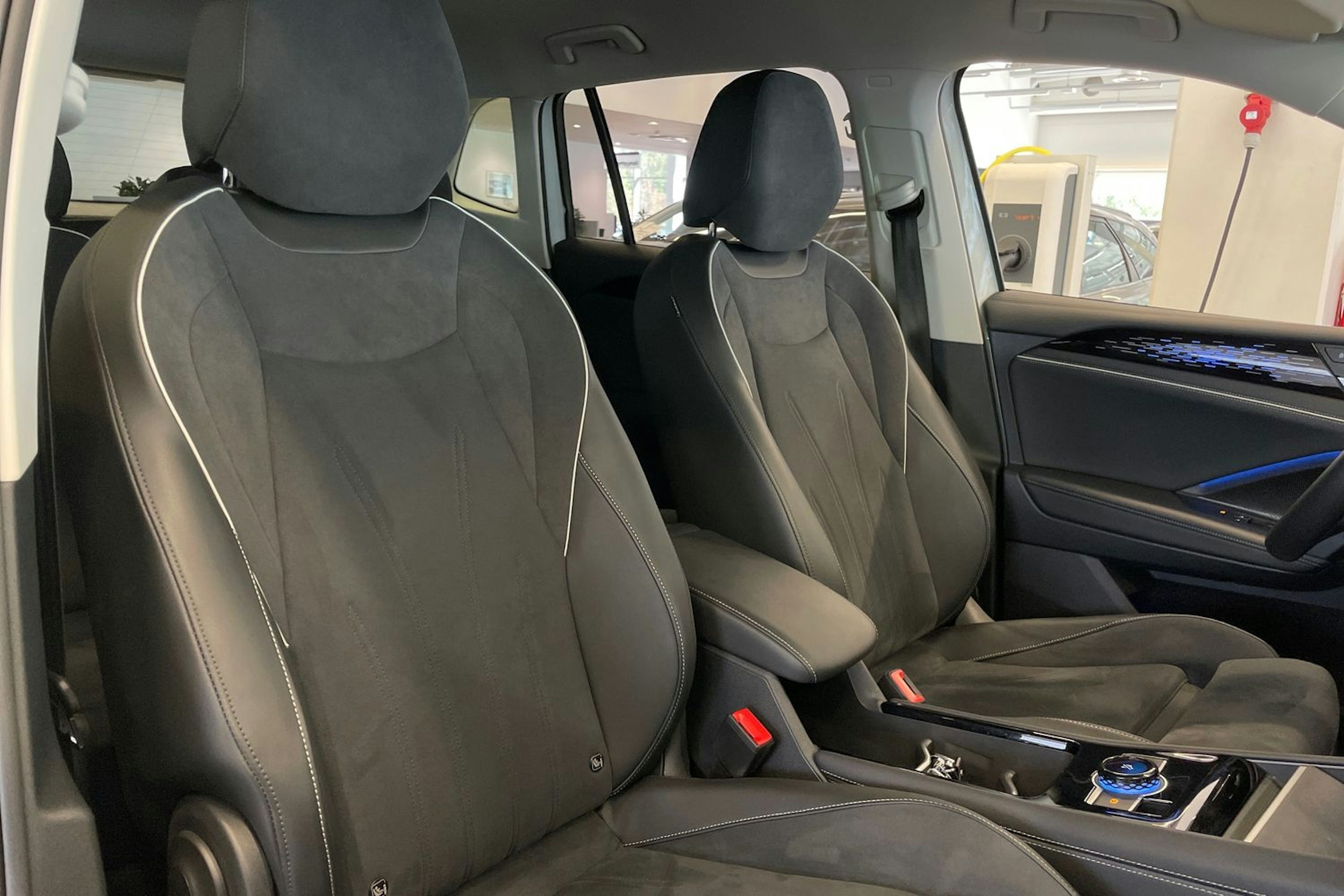 valkoinen Volkswagen Tiguan 2024 kuva 29.