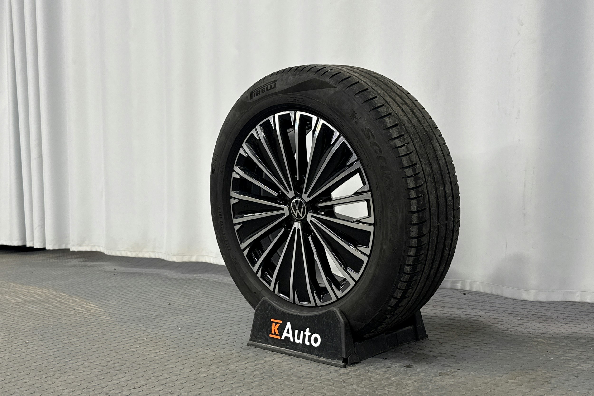 musta Volkswagen Tiguan 2024 kuva 13.