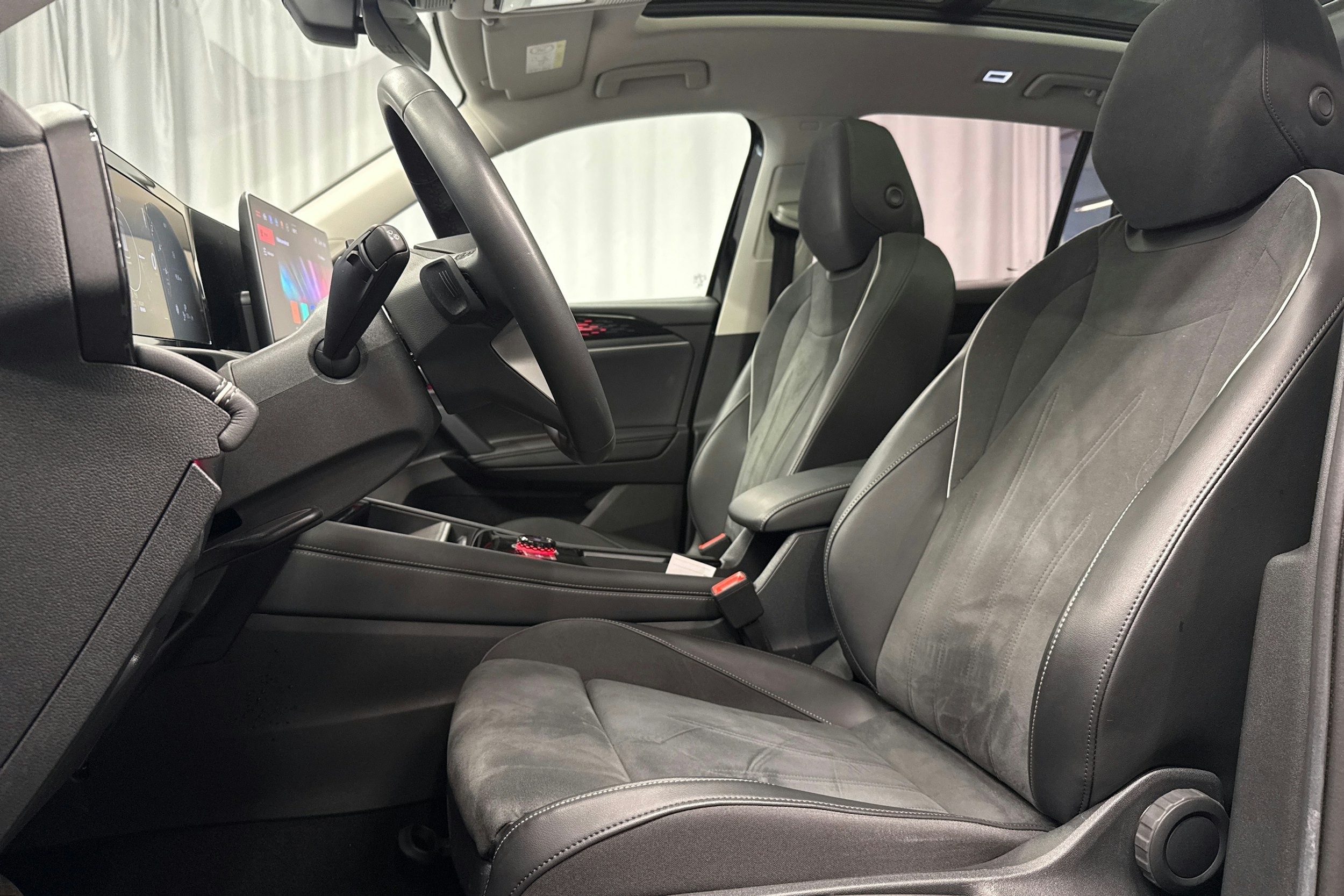 musta Volkswagen Tiguan 2024 kuva 26.