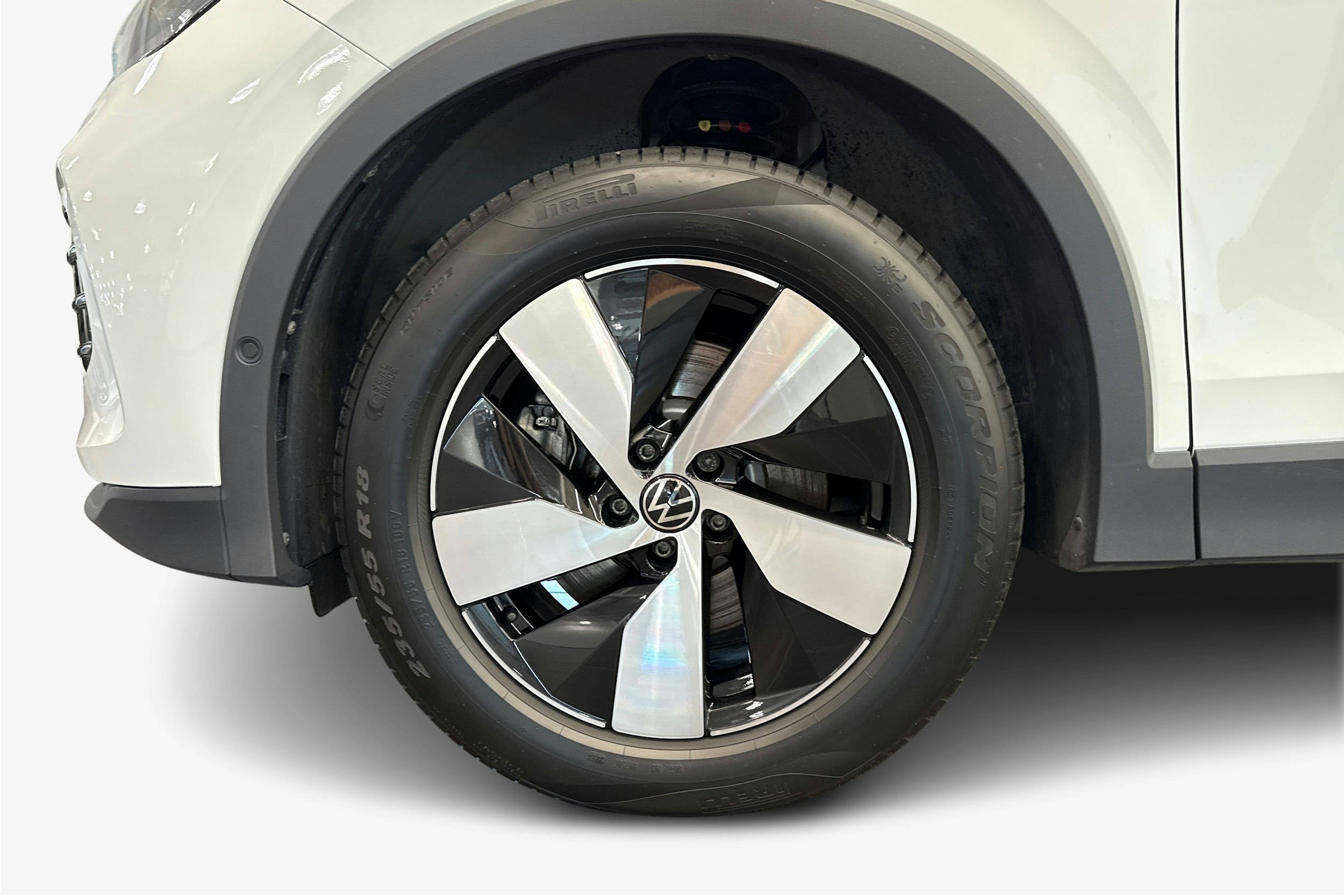 valkoinen Volkswagen Tiguan 2024 kuva 9.