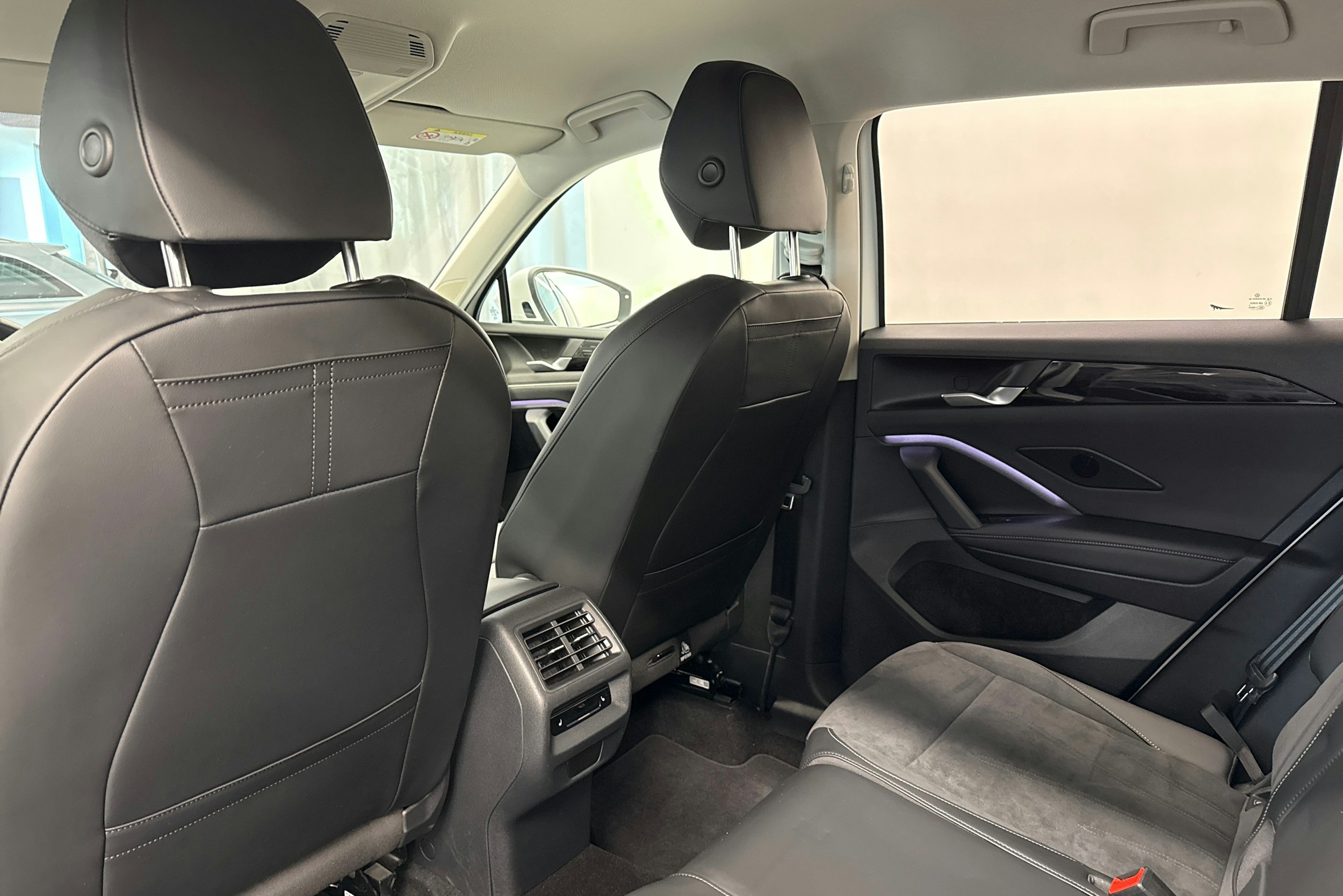 valkoinen Volkswagen Tiguan 2024 kuva 11.