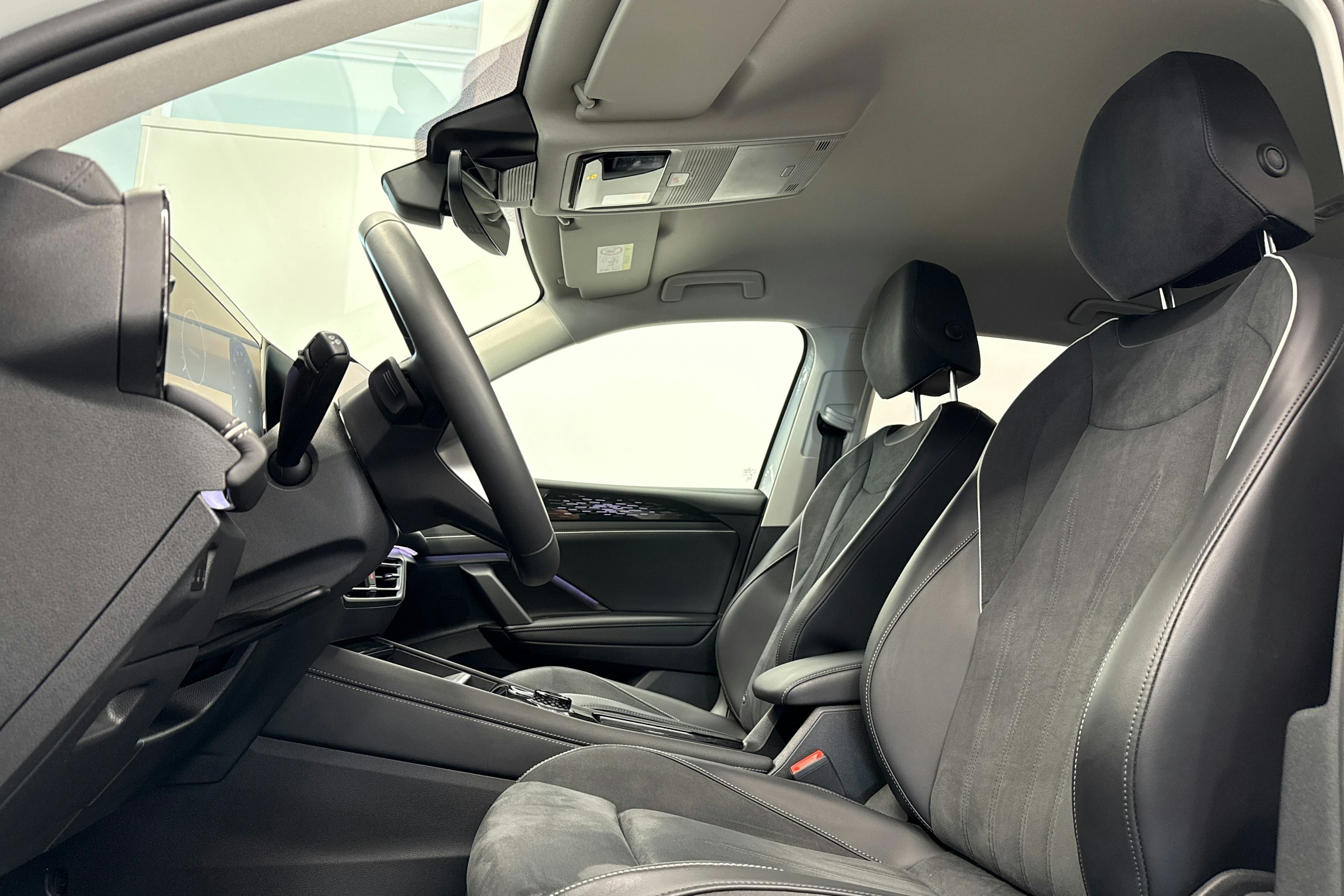 valkoinen Volkswagen Tiguan 2024 kuva 12.