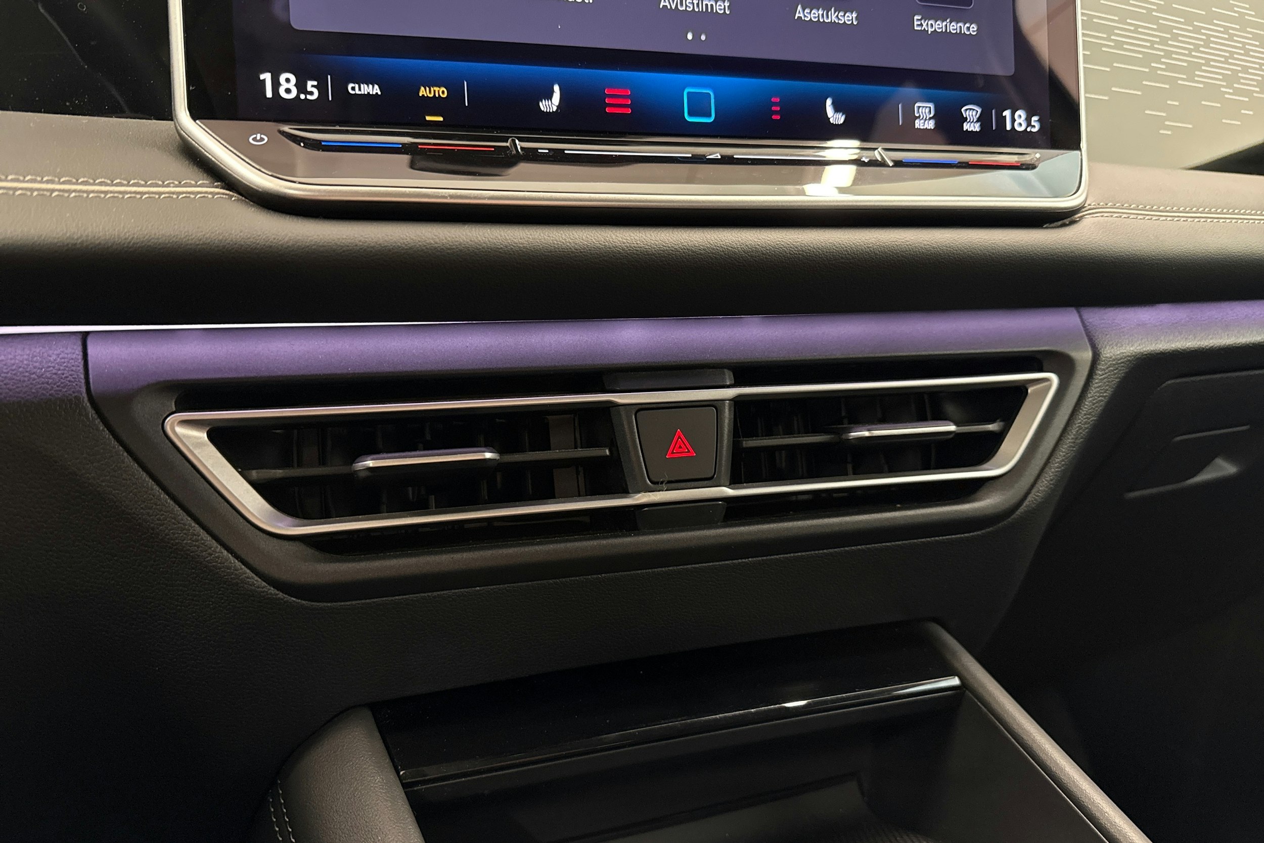 valkoinen Volkswagen Tiguan 2024 kuva 24.