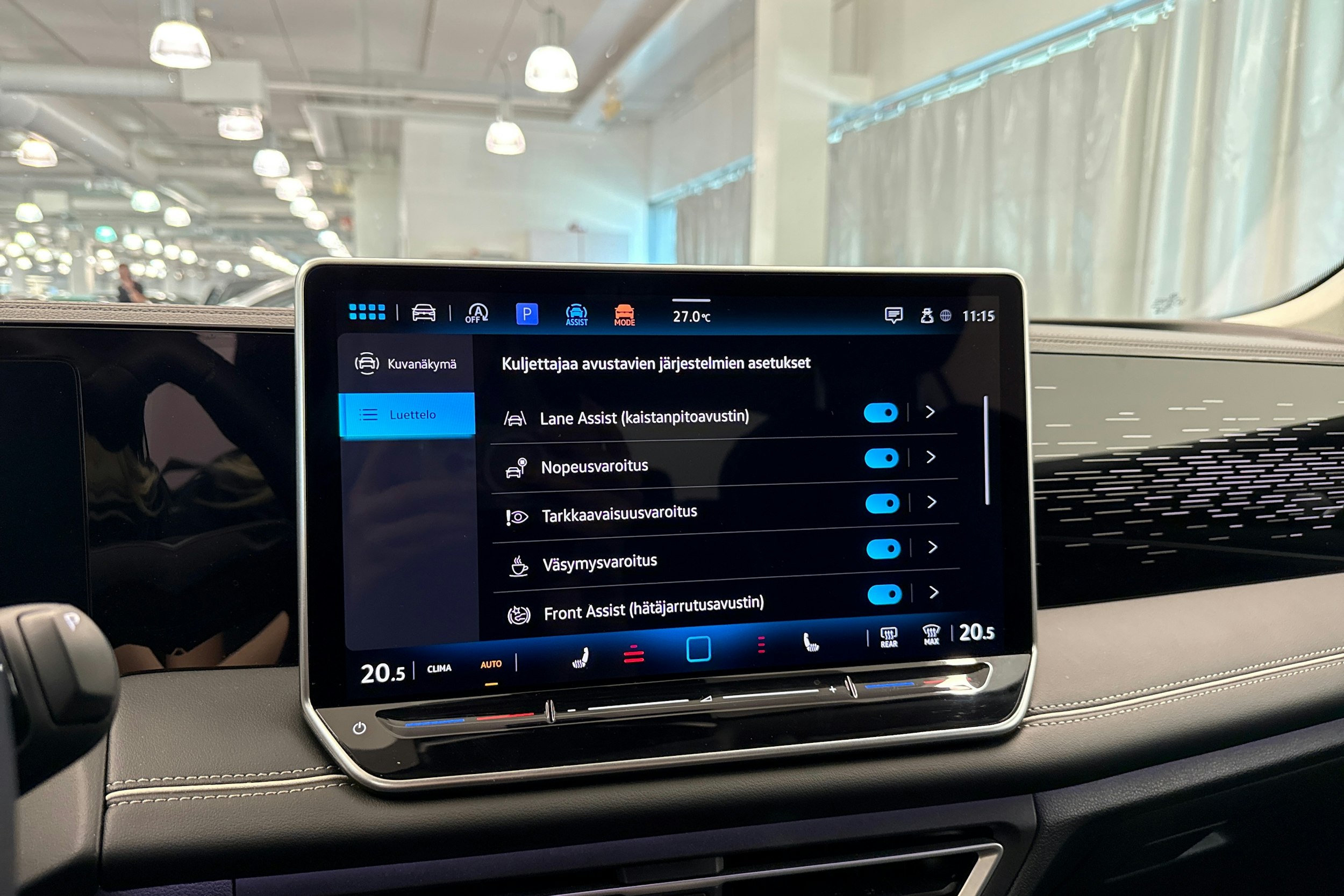 valkoinen Volkswagen Tiguan 2024 kuva 32.