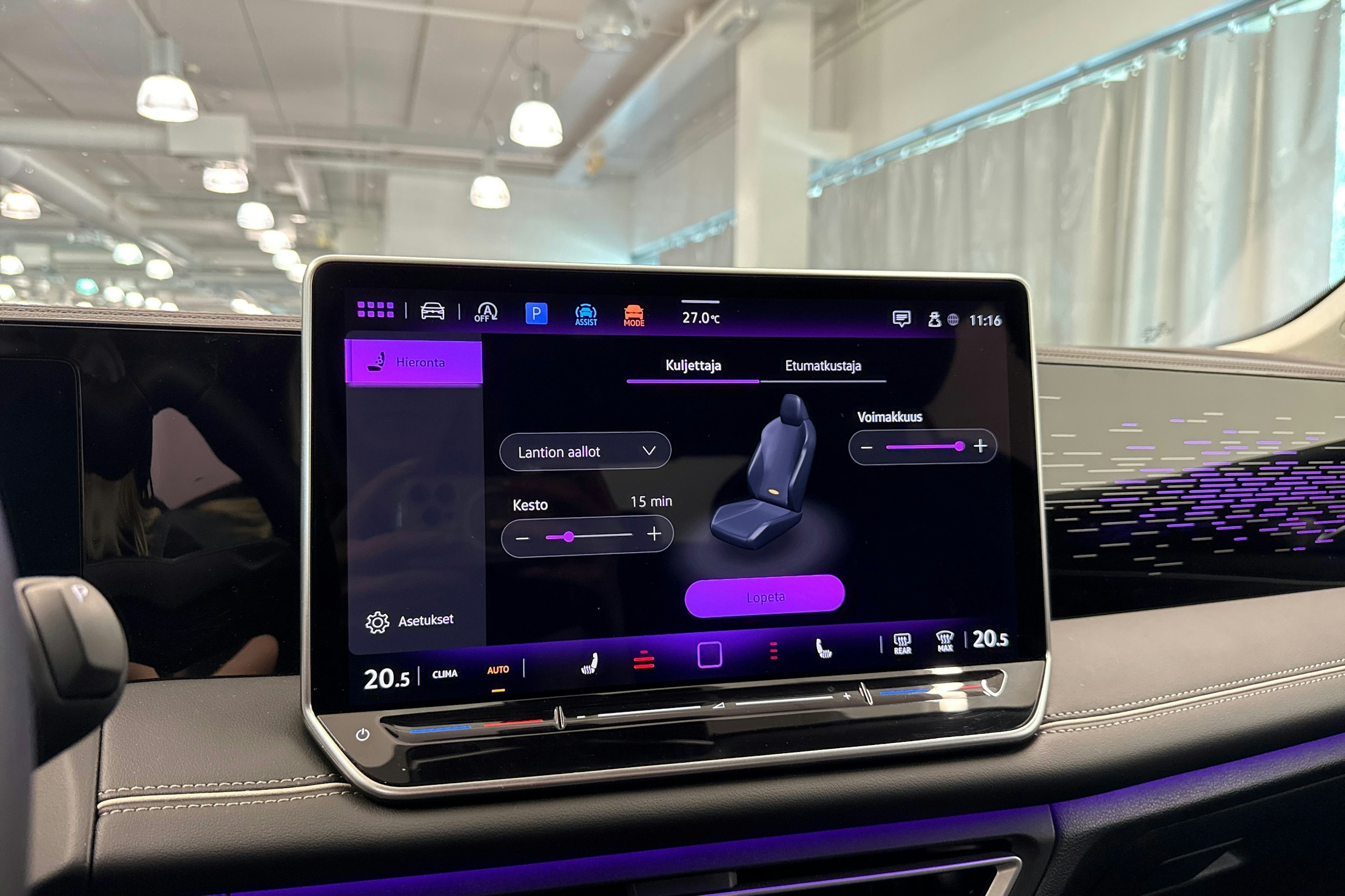 valkoinen Volkswagen Tiguan 2024 kuva 34.