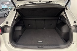 valkoinen Volkswagen Tiguan 2024 kuva 36.
