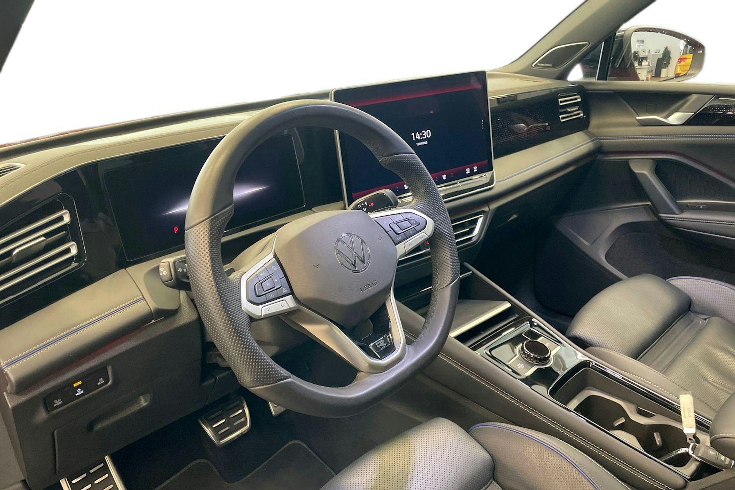 Oranssi Volkswagen Tiguan 2024 kuva 7.