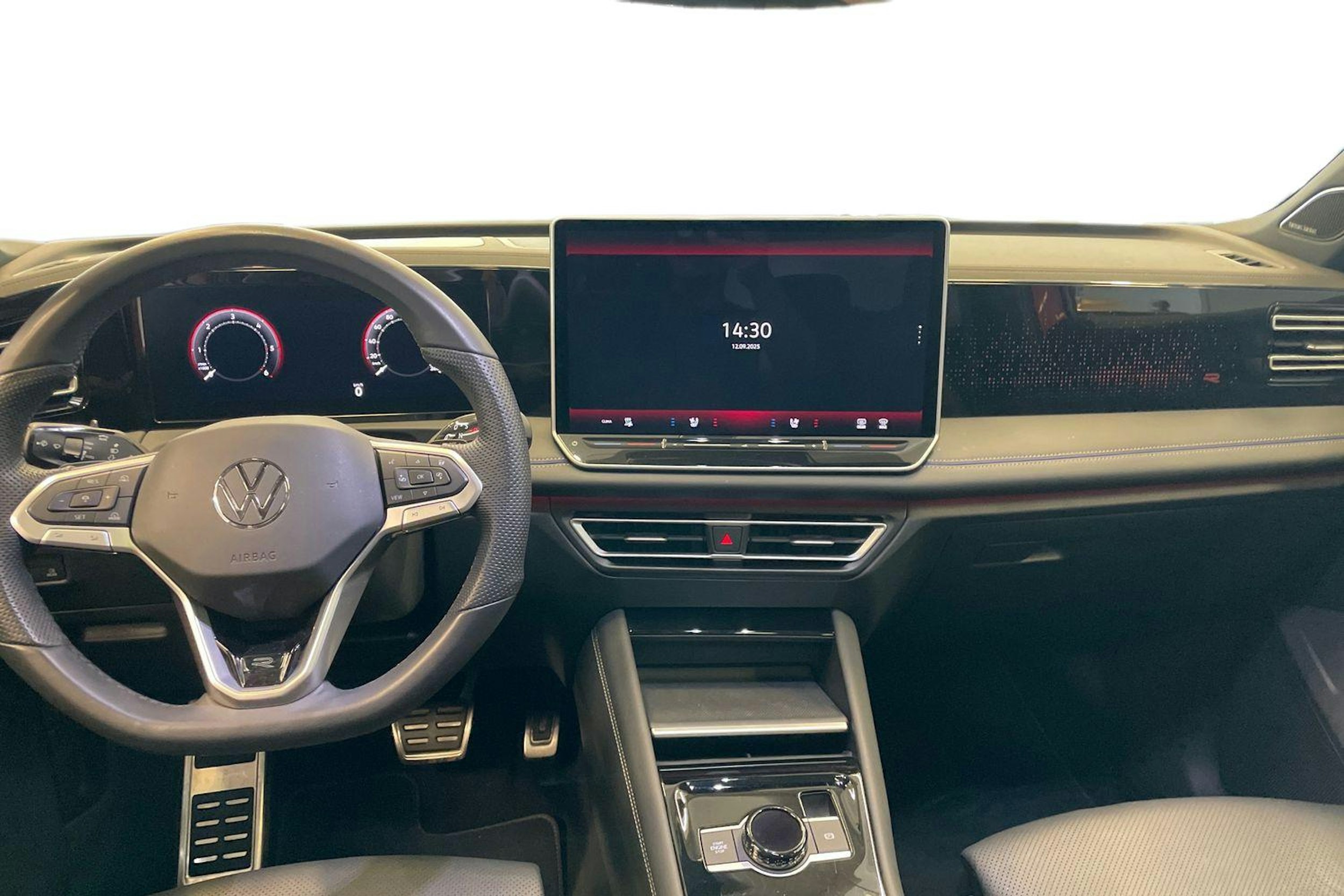 Oranssi Volkswagen Tiguan 2024 kuva 9.