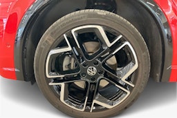 Oranssi Volkswagen Tiguan 2024 kuva 11.