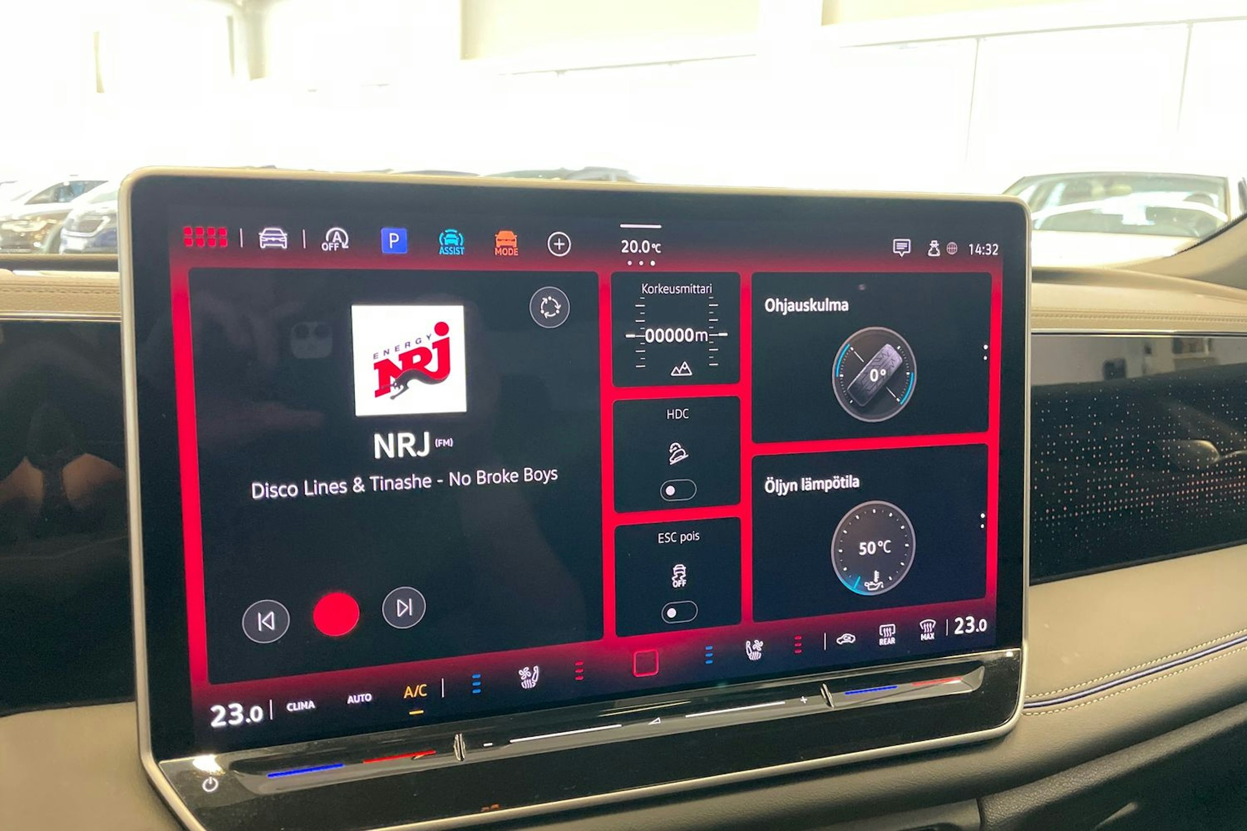 Oranssi Volkswagen Tiguan 2024 kuva 15.