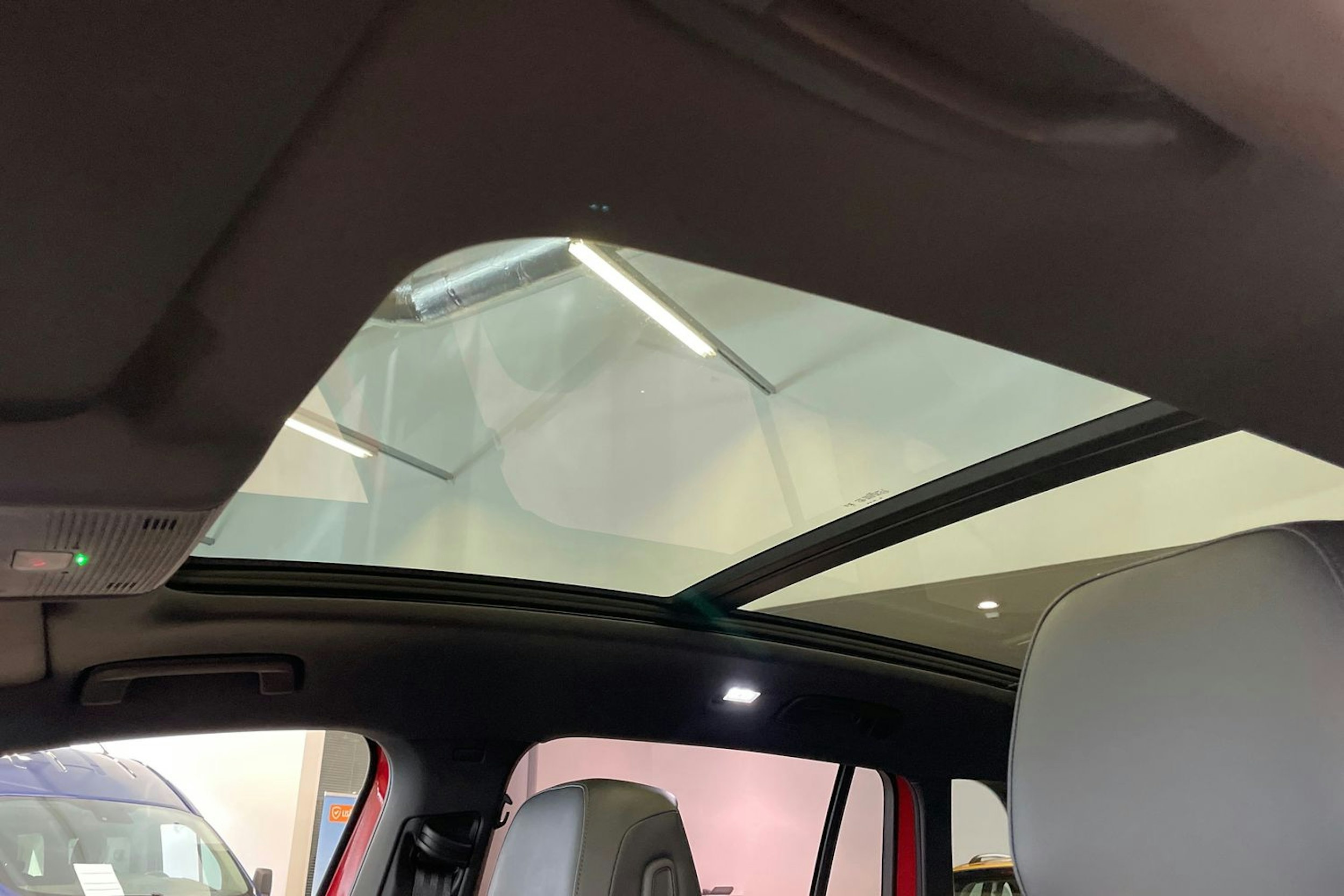 Oranssi Volkswagen Tiguan 2024 kuva 23.