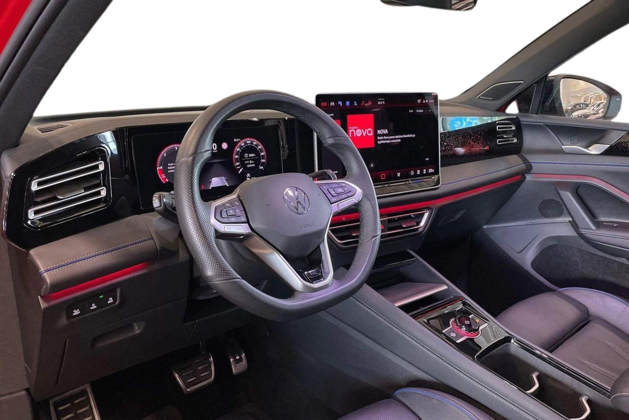 punainen Volkswagen Tiguan 2024 kuva 6.