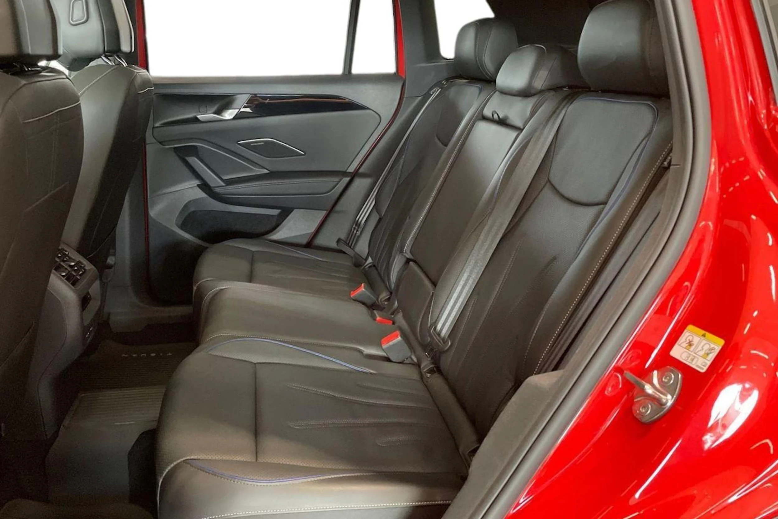 punainen Volkswagen Tiguan 2024 kuva 8.