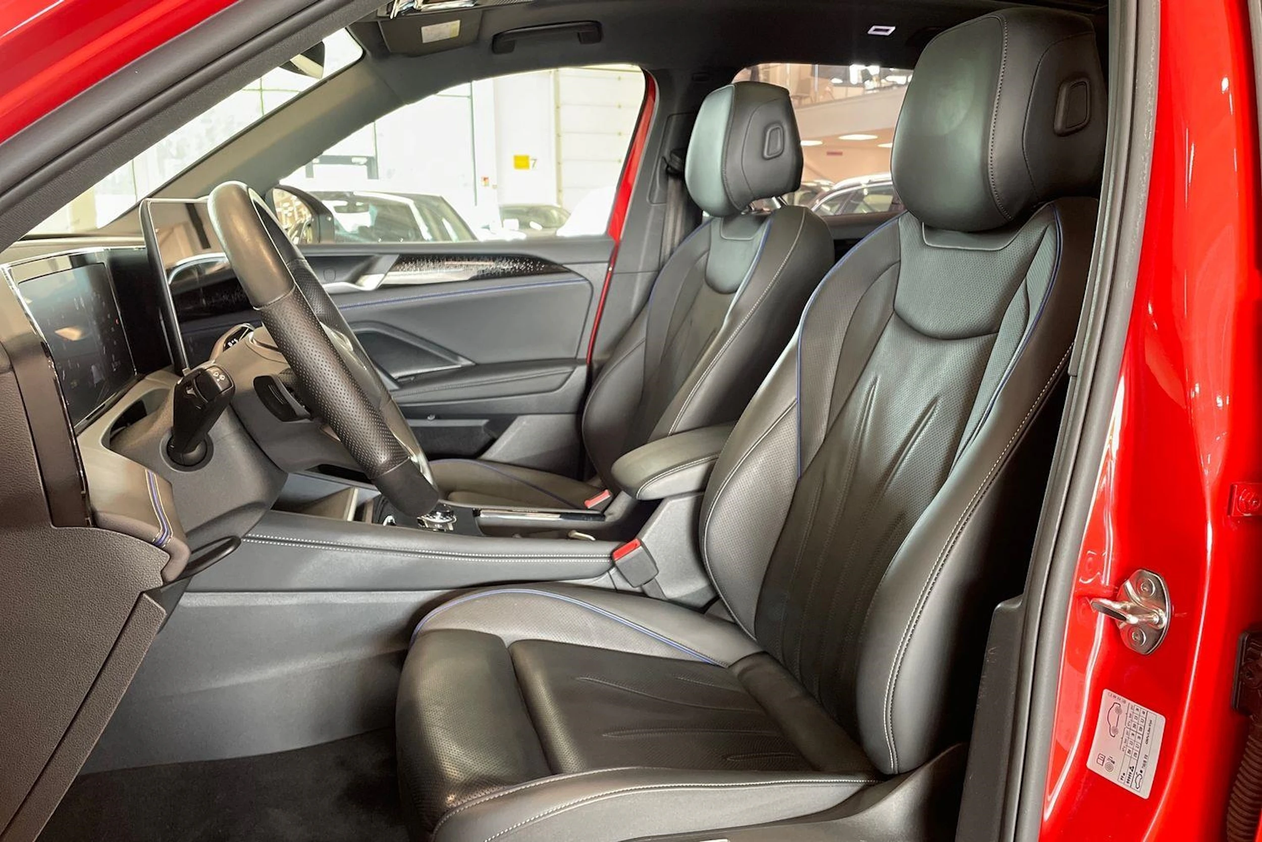 punainen Volkswagen Tiguan 2024 kuva 11.