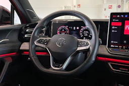 punainen Volkswagen Tiguan 2024 kuva 13.