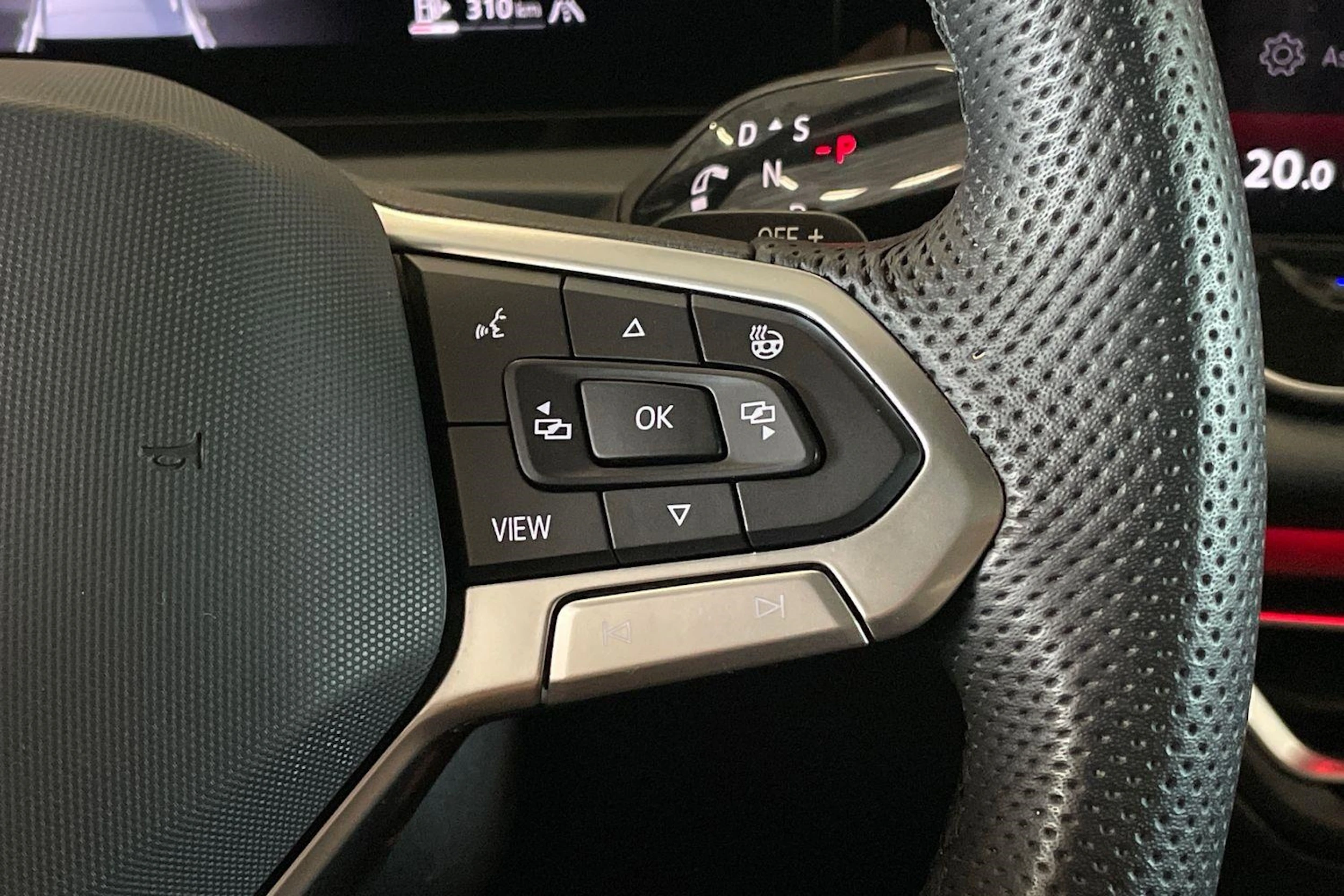 punainen Volkswagen Tiguan 2024 kuva 15.