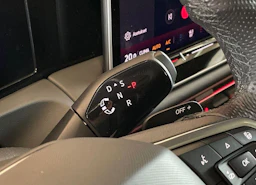 punainen Volkswagen Tiguan 2024 kuva 17.