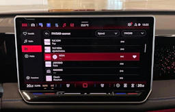 punainen Volkswagen Tiguan 2024 kuva 18.