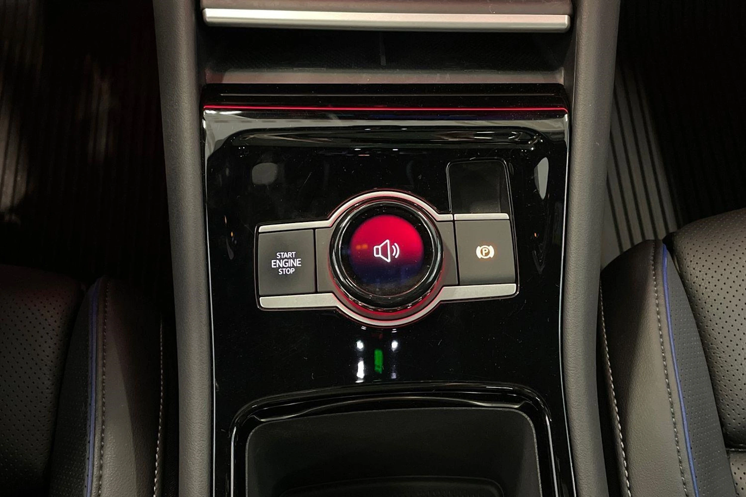 punainen Volkswagen Tiguan 2024 kuva 28.
