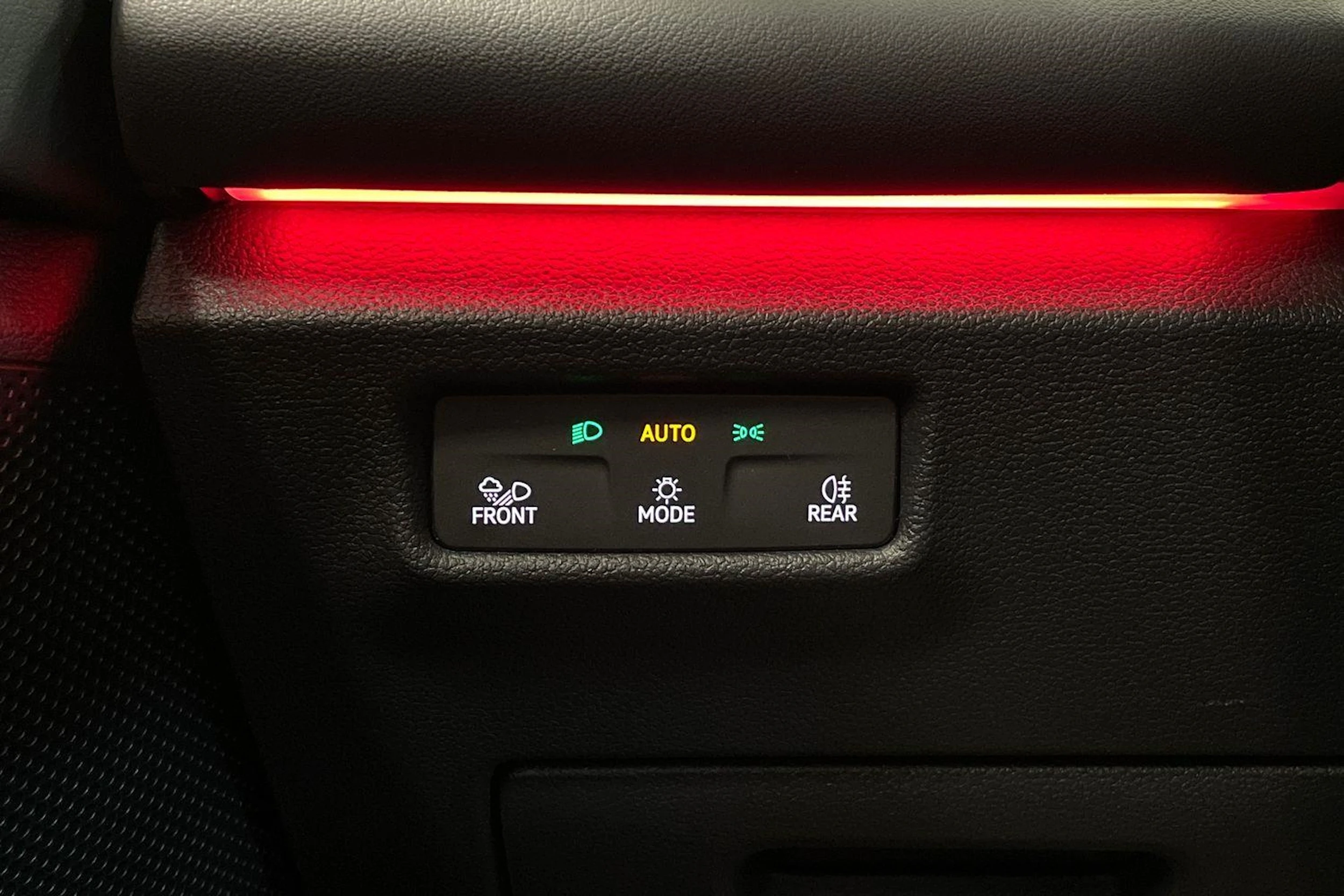 punainen Volkswagen Tiguan 2024 kuva 31.