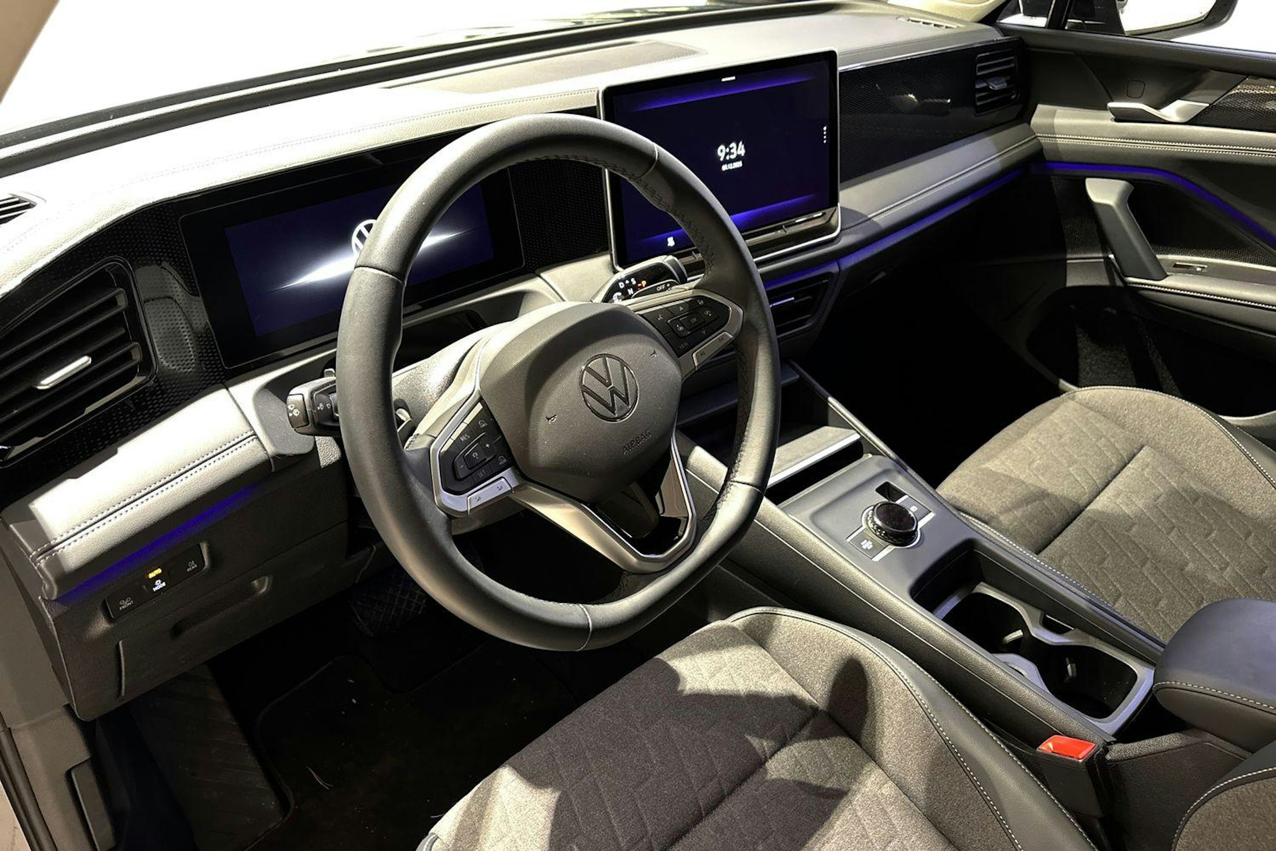 oranssi Volkswagen Tiguan 2024 kuva 6.