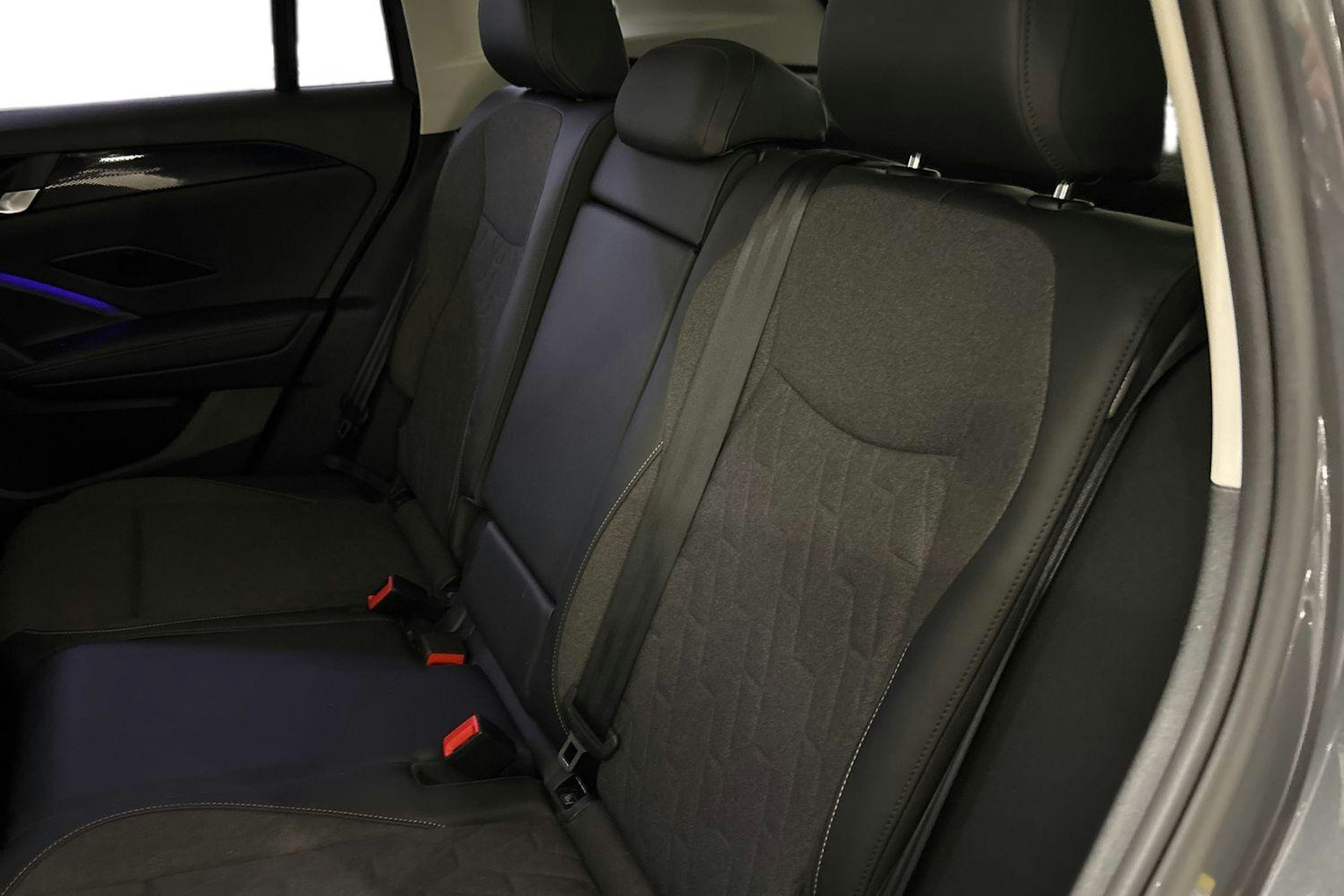 oranssi Volkswagen Tiguan 2024 kuva 8.