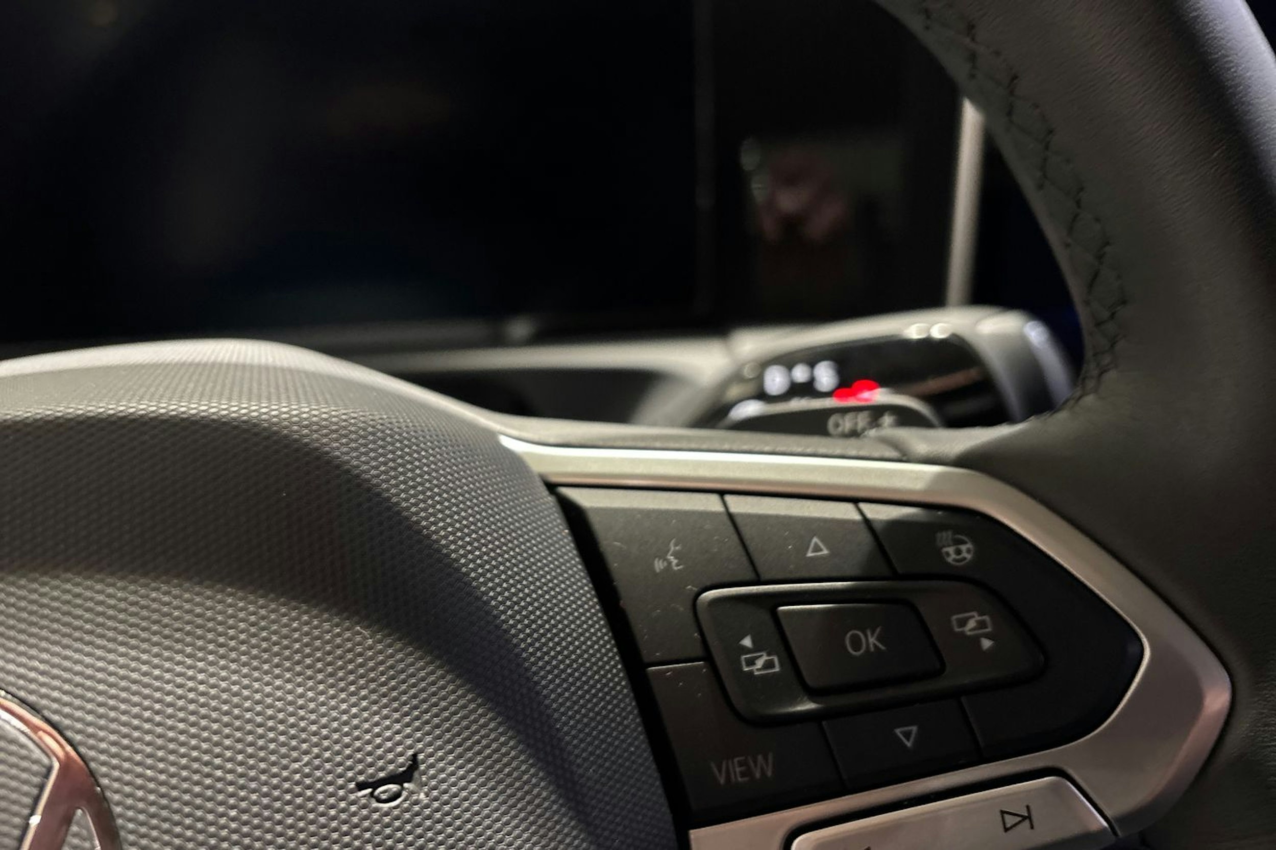 oranssi Volkswagen Tiguan 2024 kuva 12.