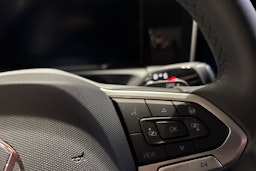 oranssi Volkswagen Tiguan 2024 kuva 12.