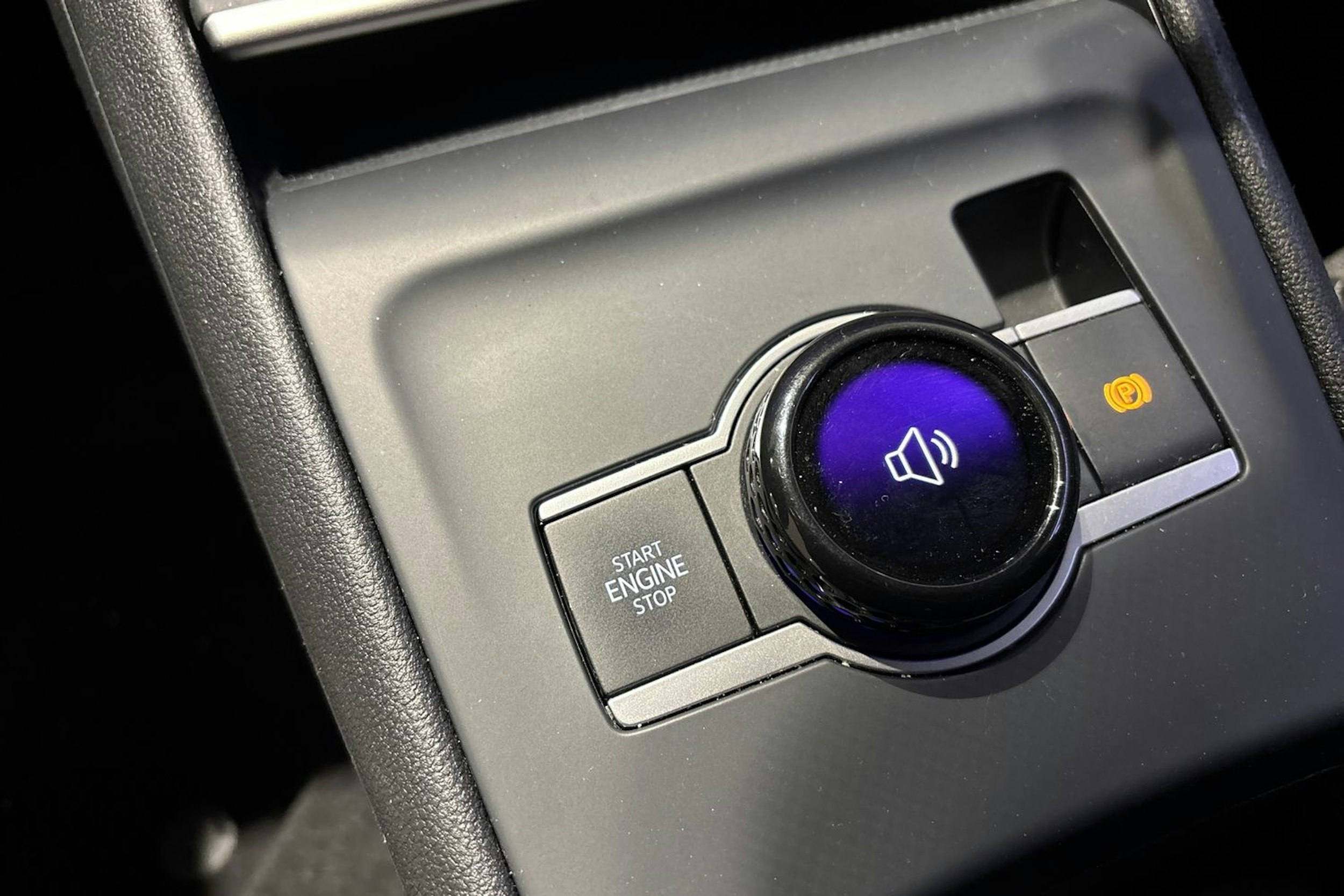 oranssi Volkswagen Tiguan 2024 kuva 16.