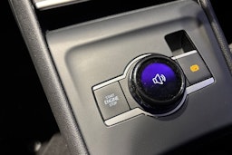 oranssi Volkswagen Tiguan 2024 kuva 16.