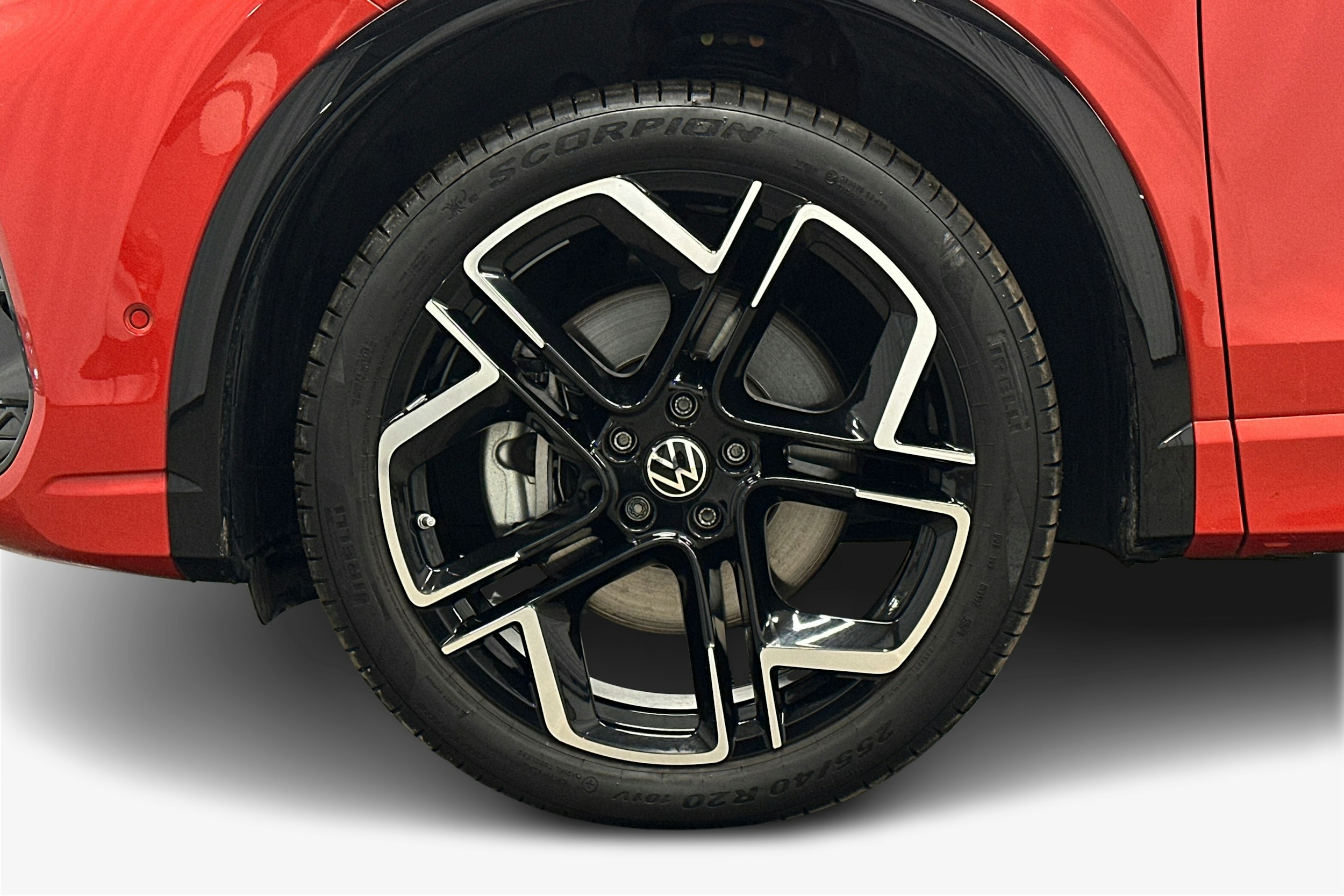 punainen Volkswagen Tiguan 2025 kuva 11.