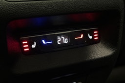 punainen Volkswagen Tiguan 2025 kuva 17.