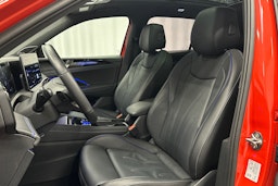 punainen Volkswagen Tiguan 2025 kuva 18.