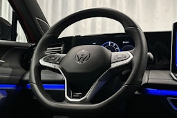 punainen Volkswagen Tiguan 2025 kuva 22.