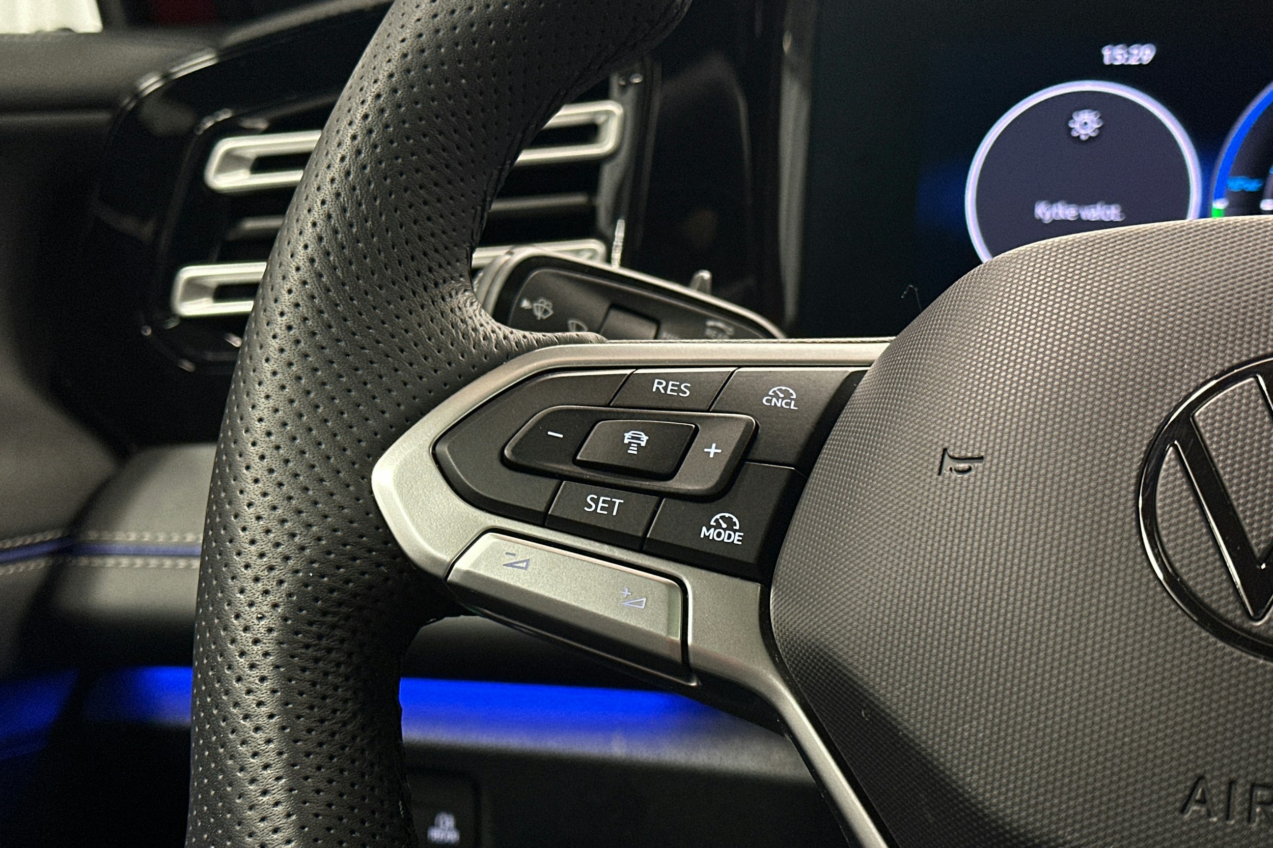 punainen Volkswagen Tiguan 2025 kuva 23.