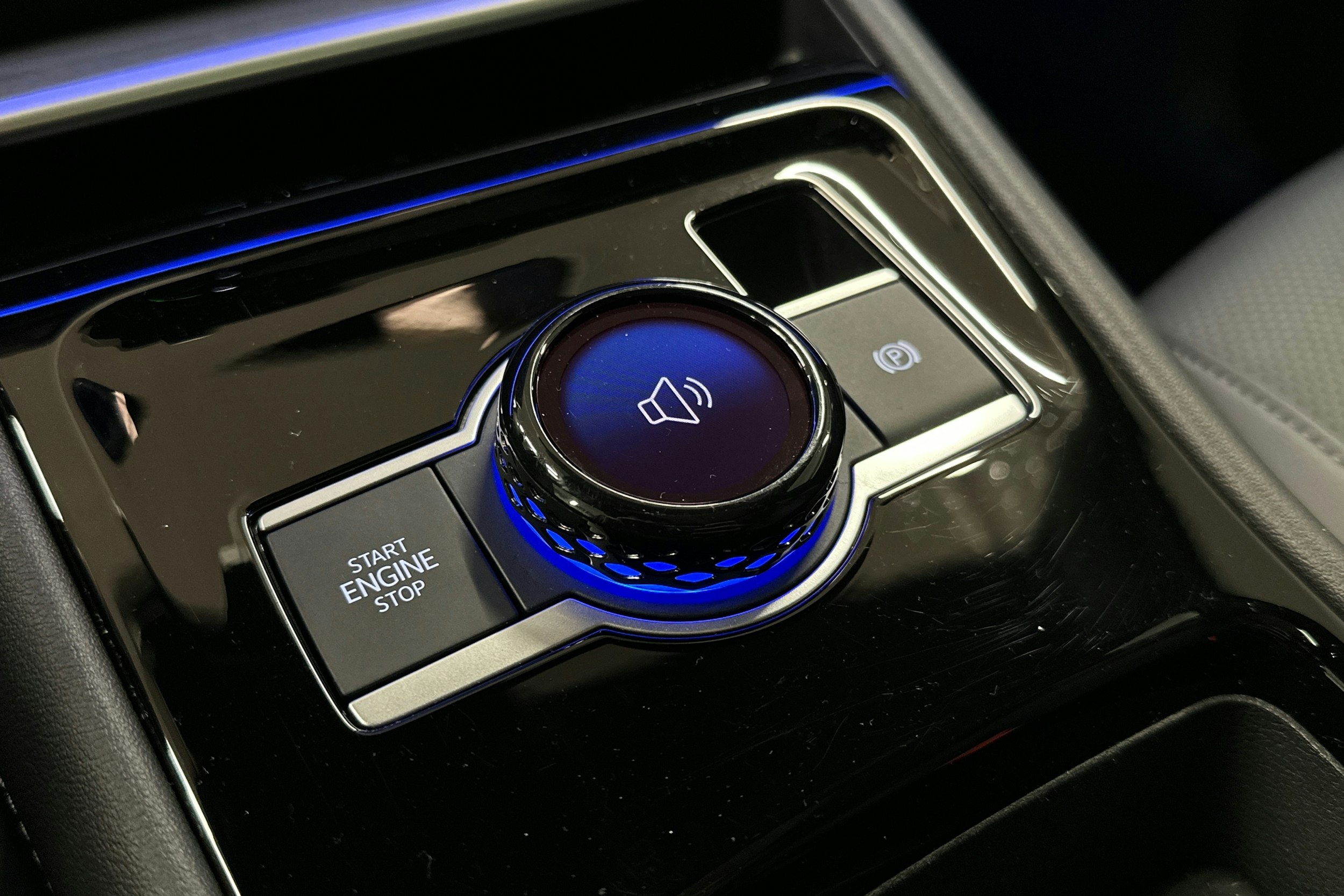 punainen Volkswagen Tiguan 2025 kuva 37.