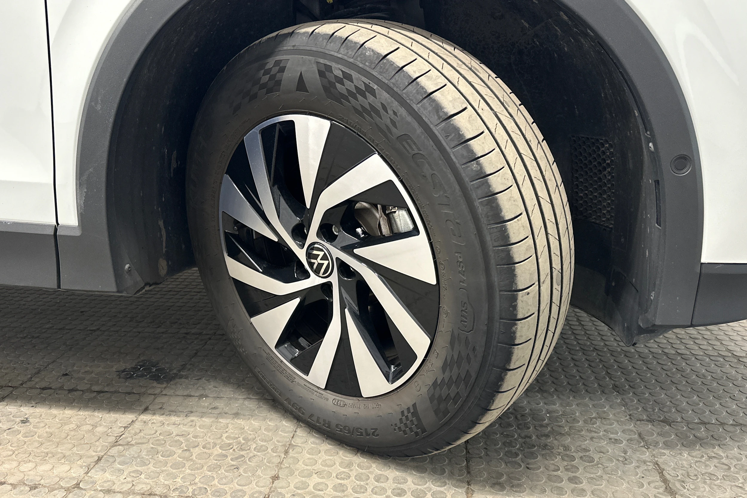 valkoinen Volkswagen Tiguan 2025 kuva 10.