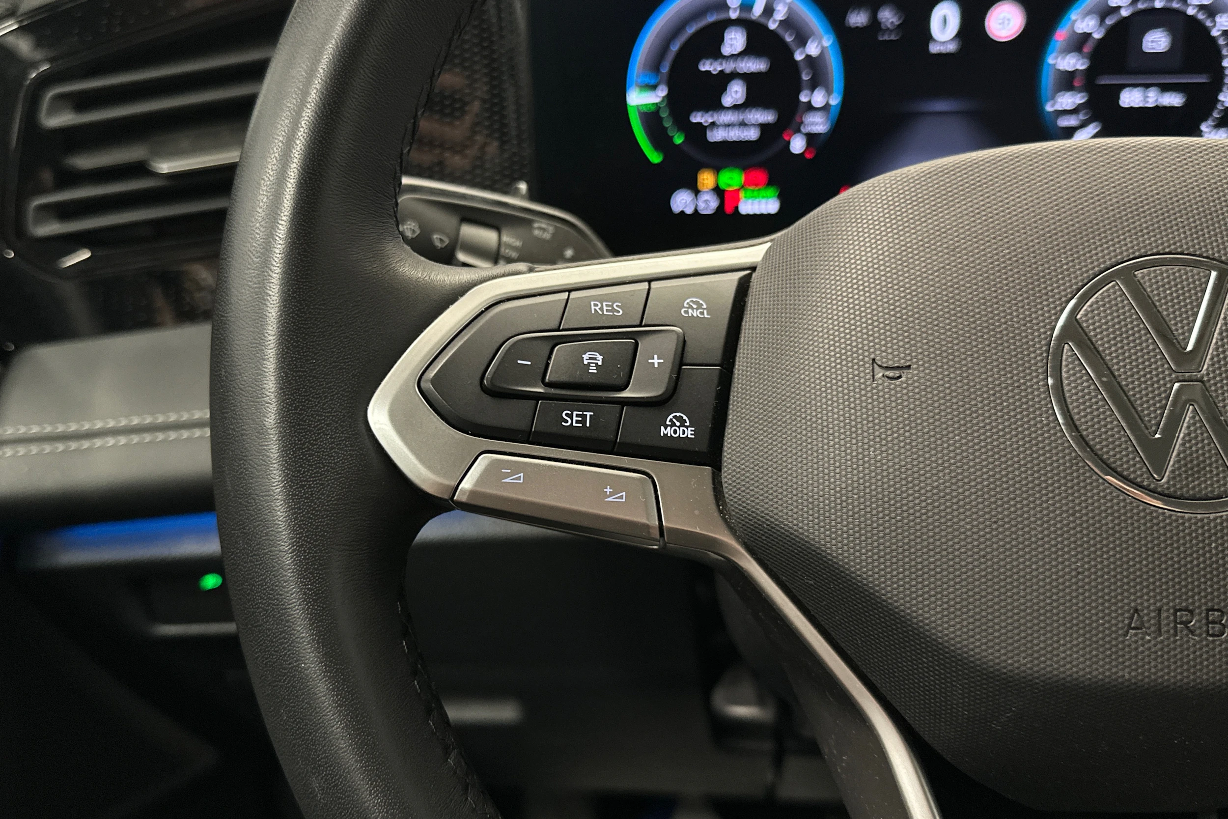 valkoinen Volkswagen Tiguan 2025 kuva 11.