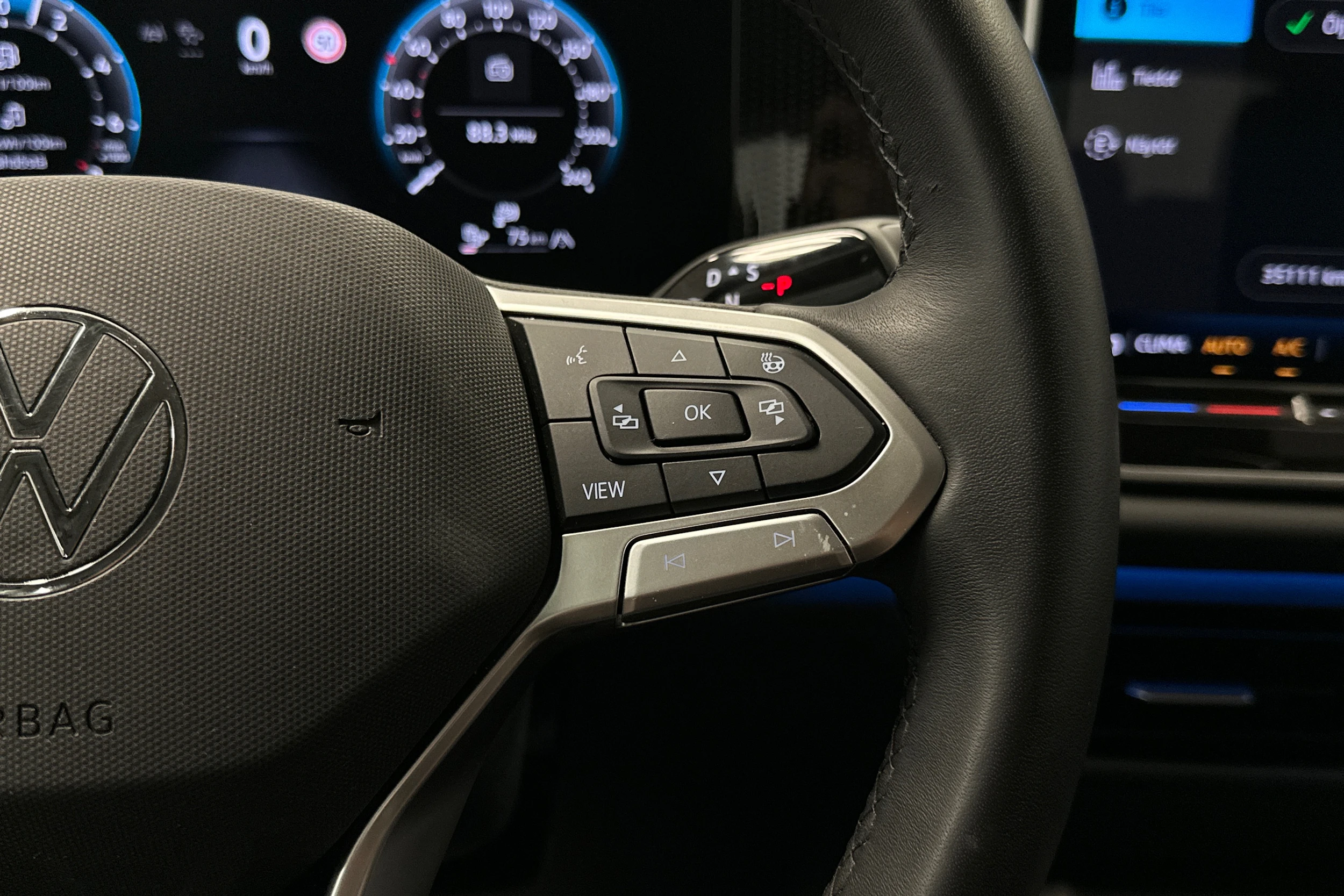 valkoinen Volkswagen Tiguan 2025 kuva 12.