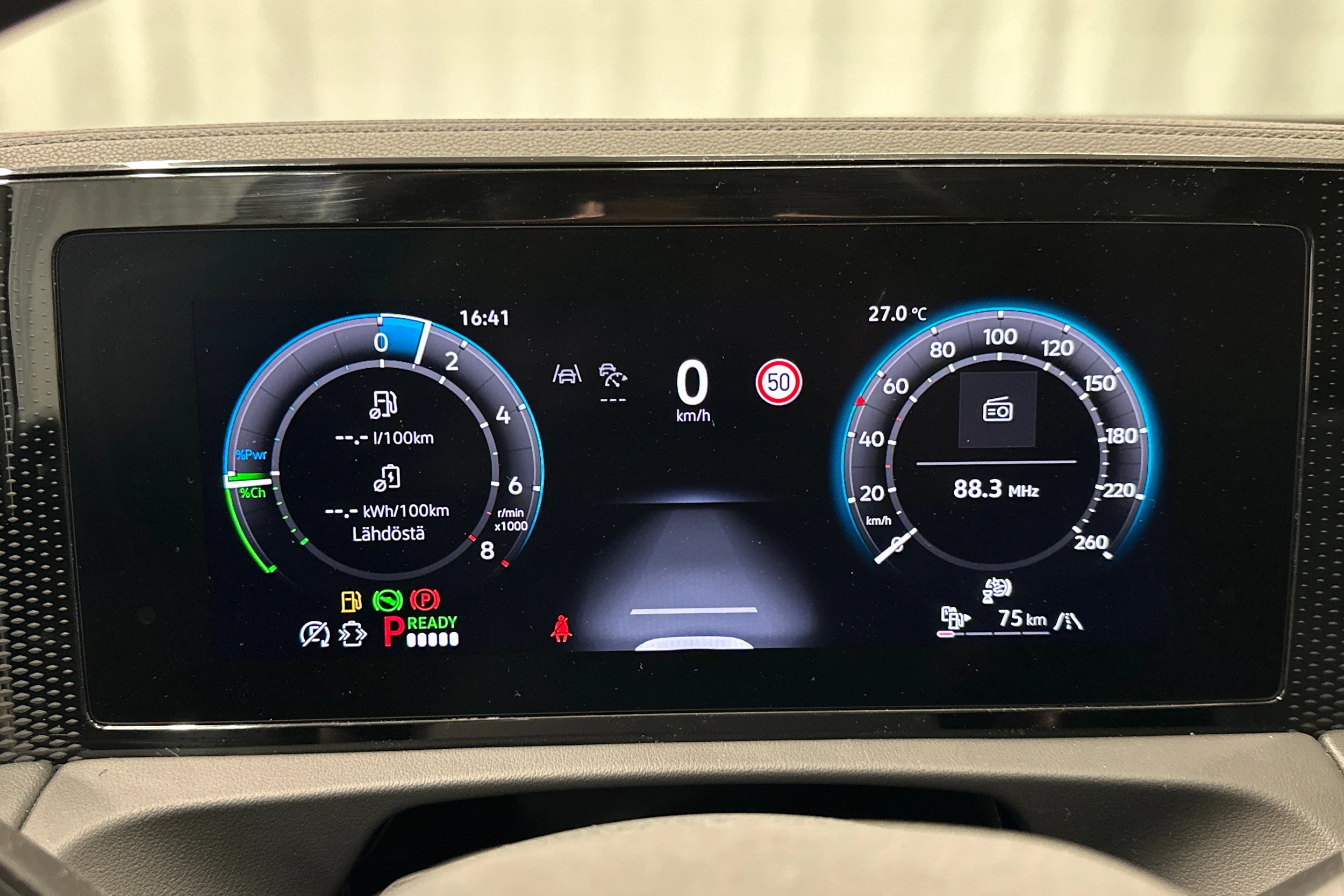 valkoinen Volkswagen Tiguan 2025 kuva 13.