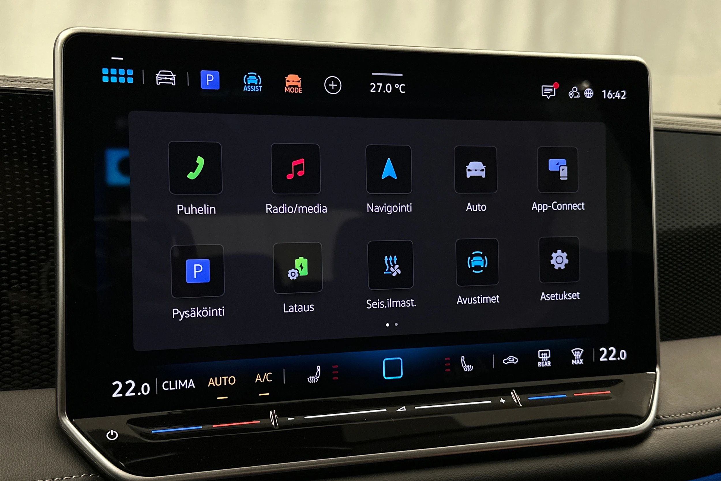 valkoinen Volkswagen Tiguan 2025 kuva 16.
