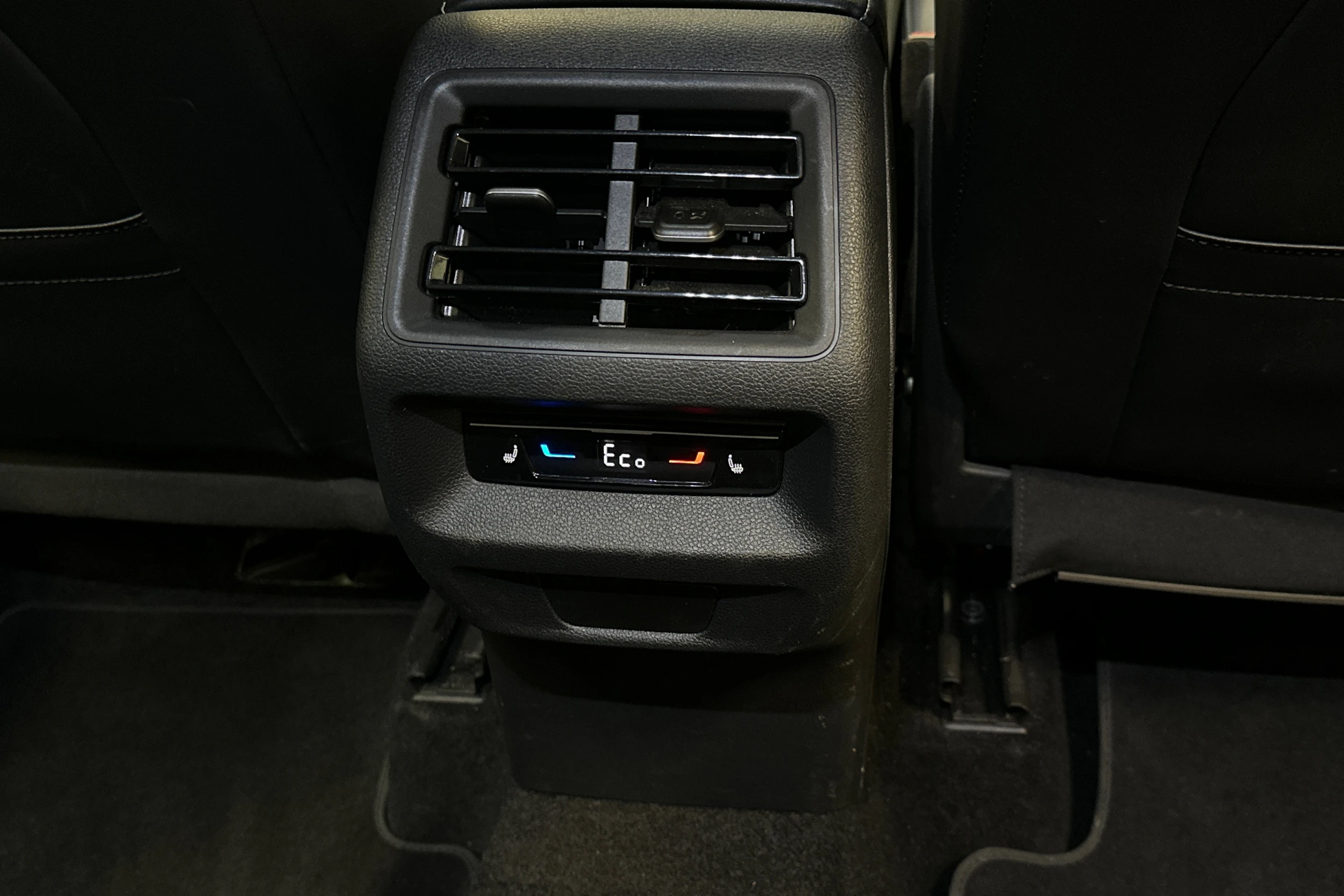 valkoinen Volkswagen Tiguan 2025 kuva 39.