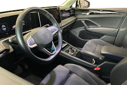 valkoinen Volkswagen Tiguan 2025 kuva 3.