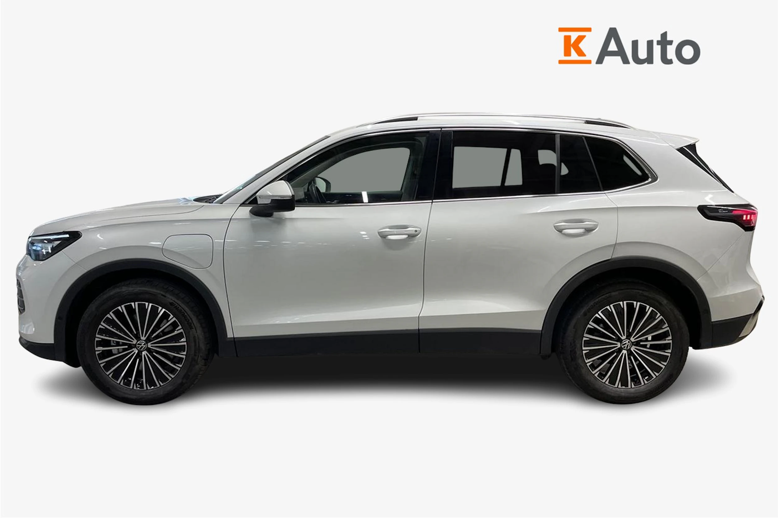 valkoinen Volkswagen Tiguan 2025 kuva 7.