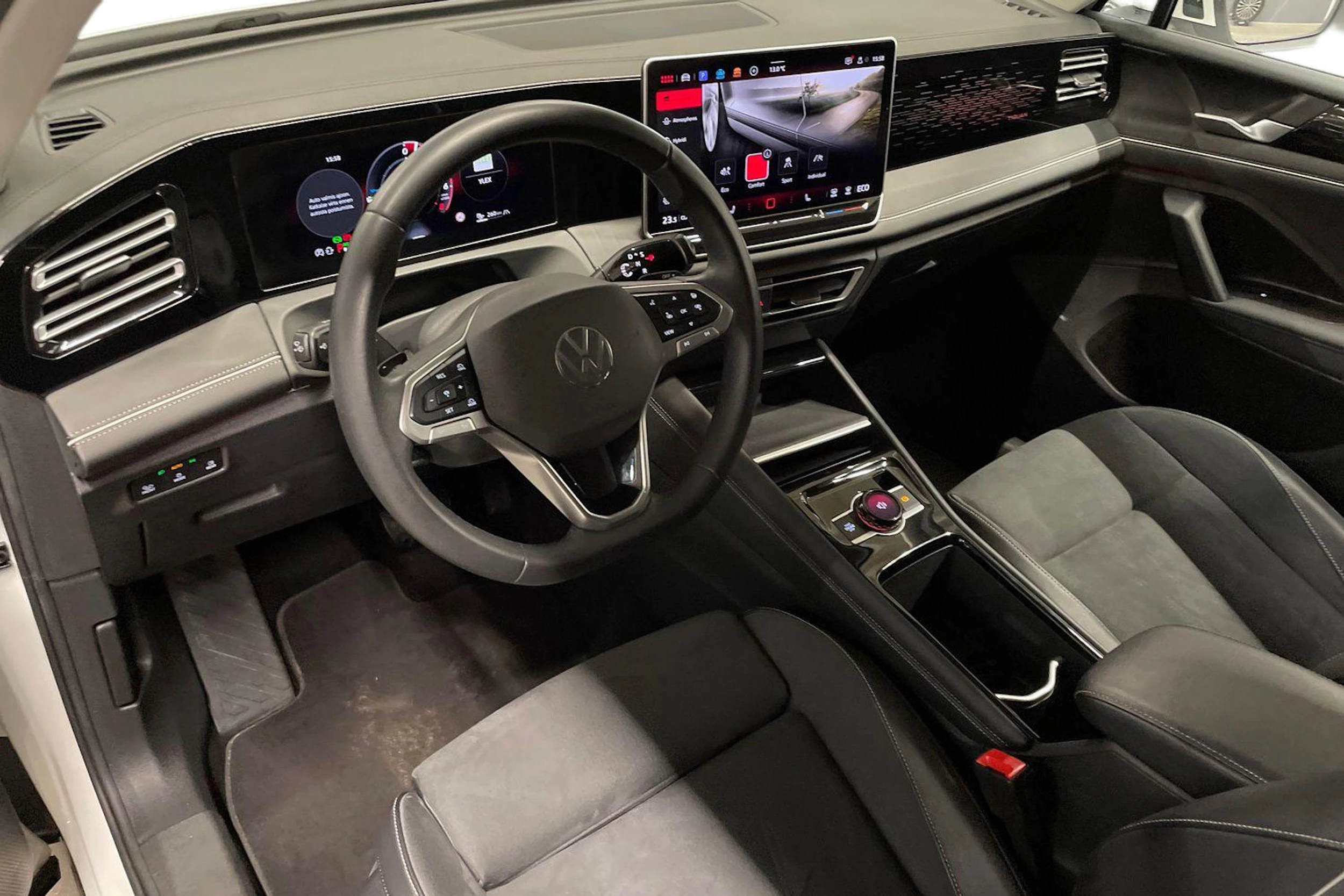 valkoinen Volkswagen Tiguan 2025 kuva 8.