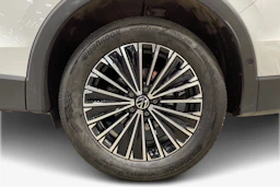 valkoinen Volkswagen Tiguan 2025 kuva 12.